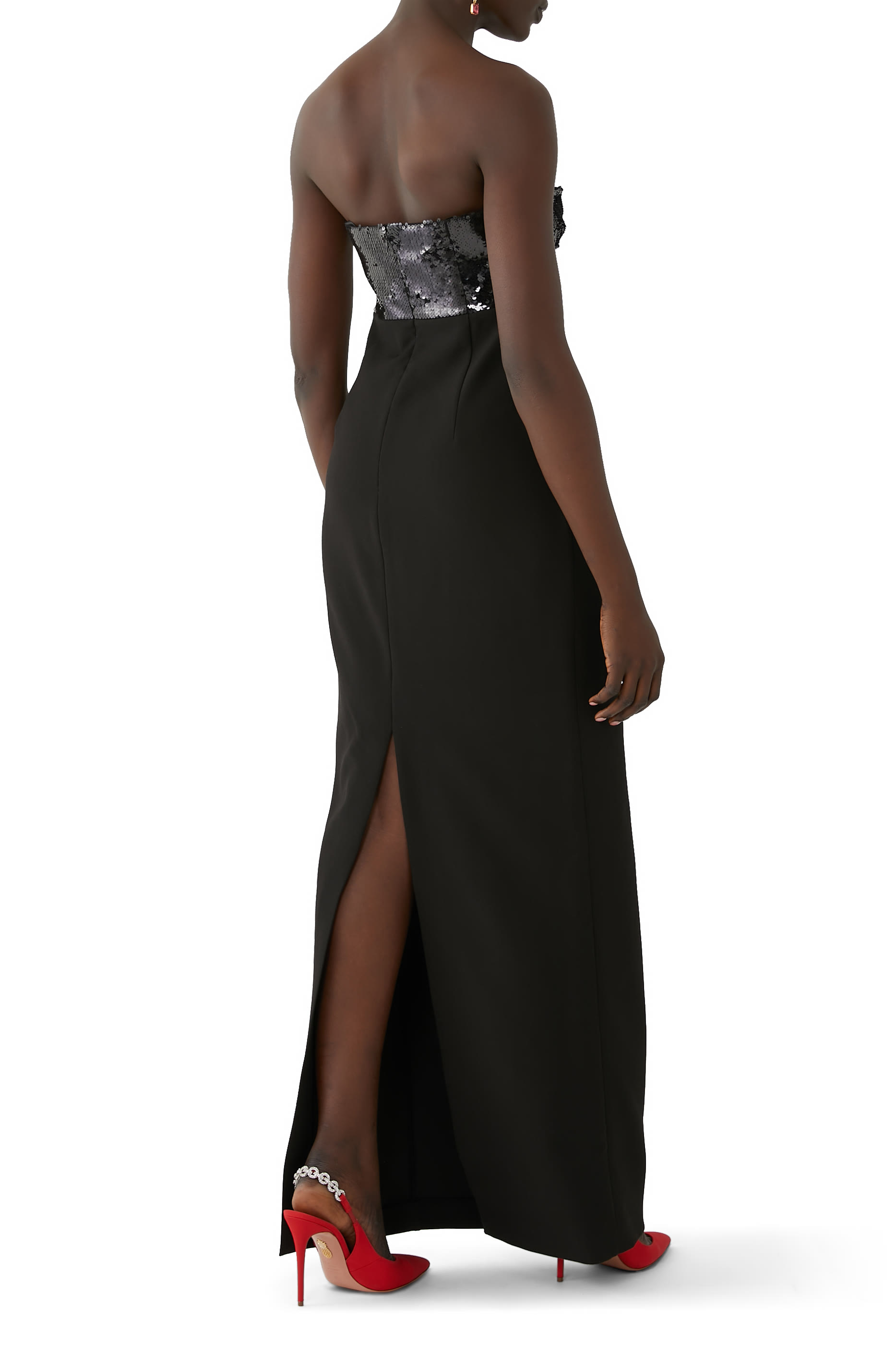 فستان طويل مطرز بلا حمالات