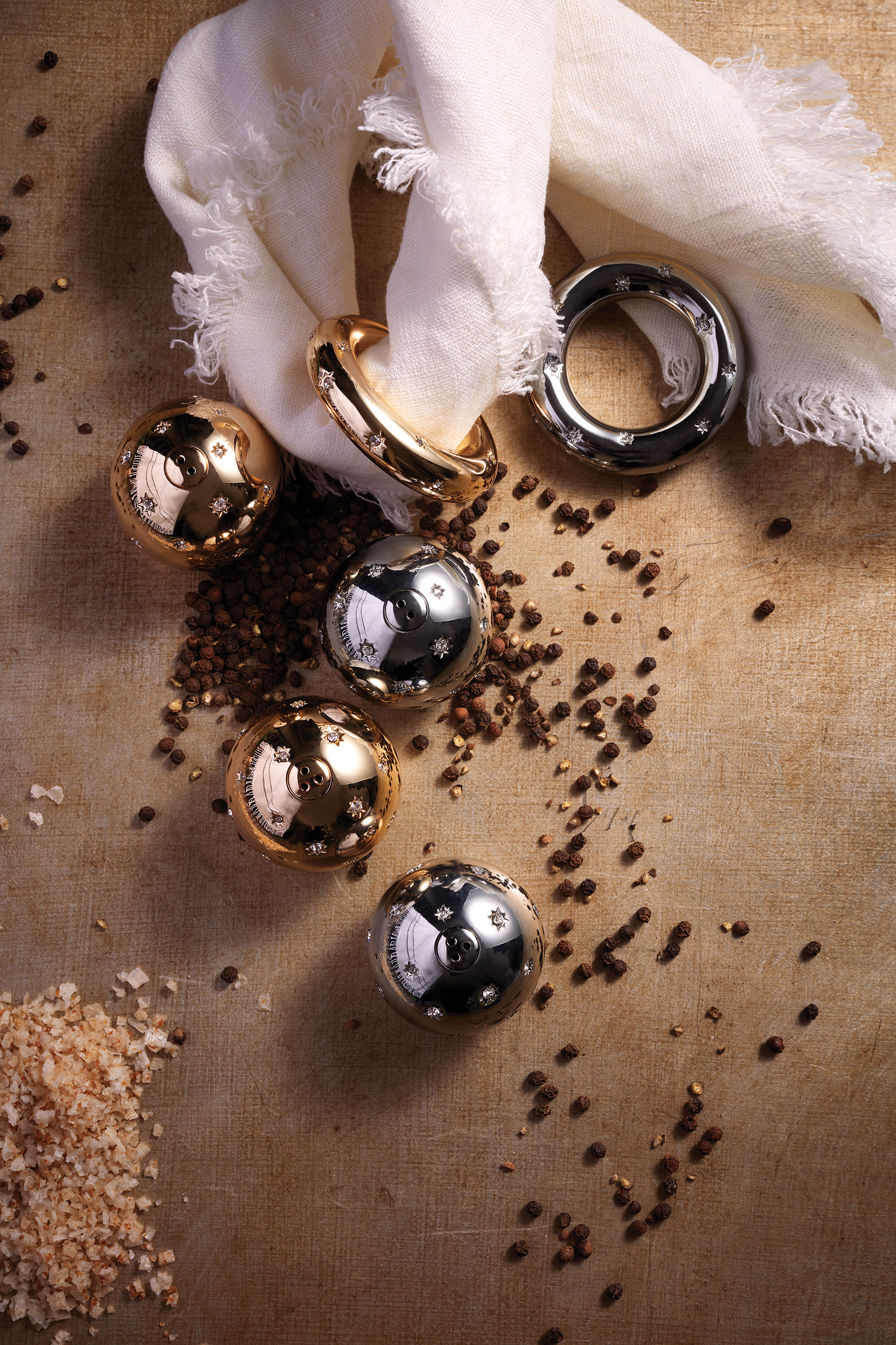 طقم مملحة ومبهرة بنقشة نجوم مرصعة بالكريستال