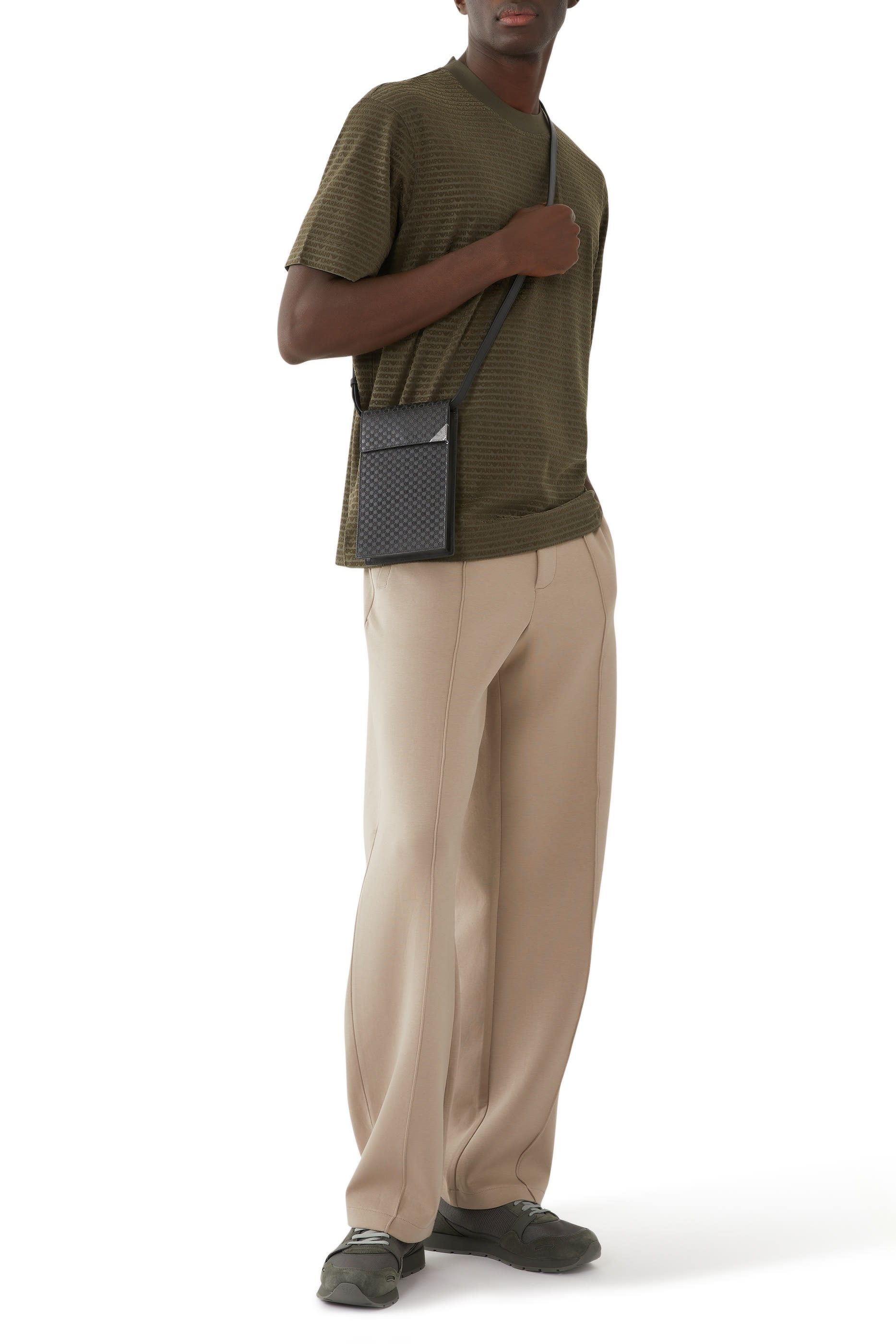 تيشيرت بشعار الماركة بالكامل