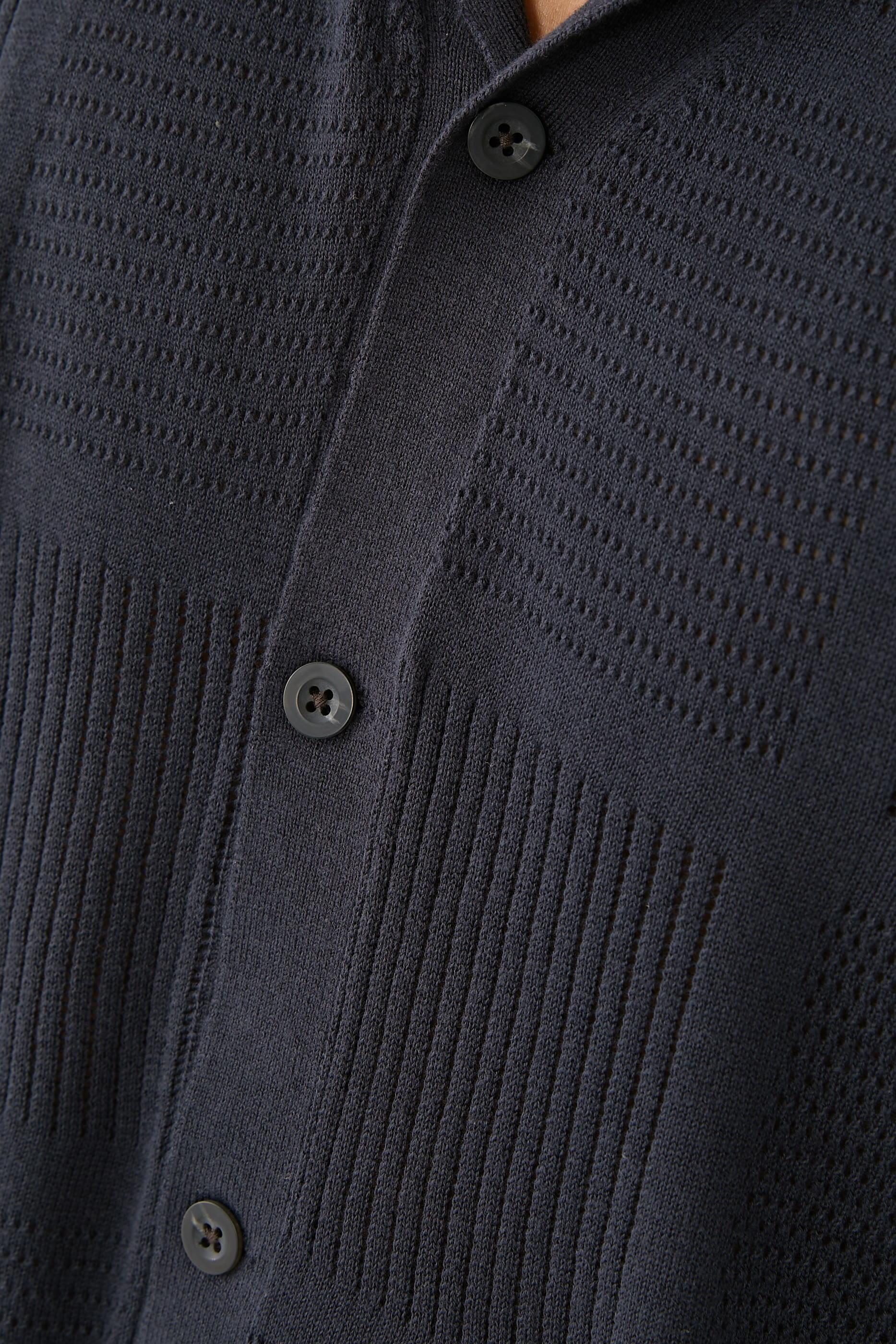 قميص بأكمام قصيرة برقعة بونتيل