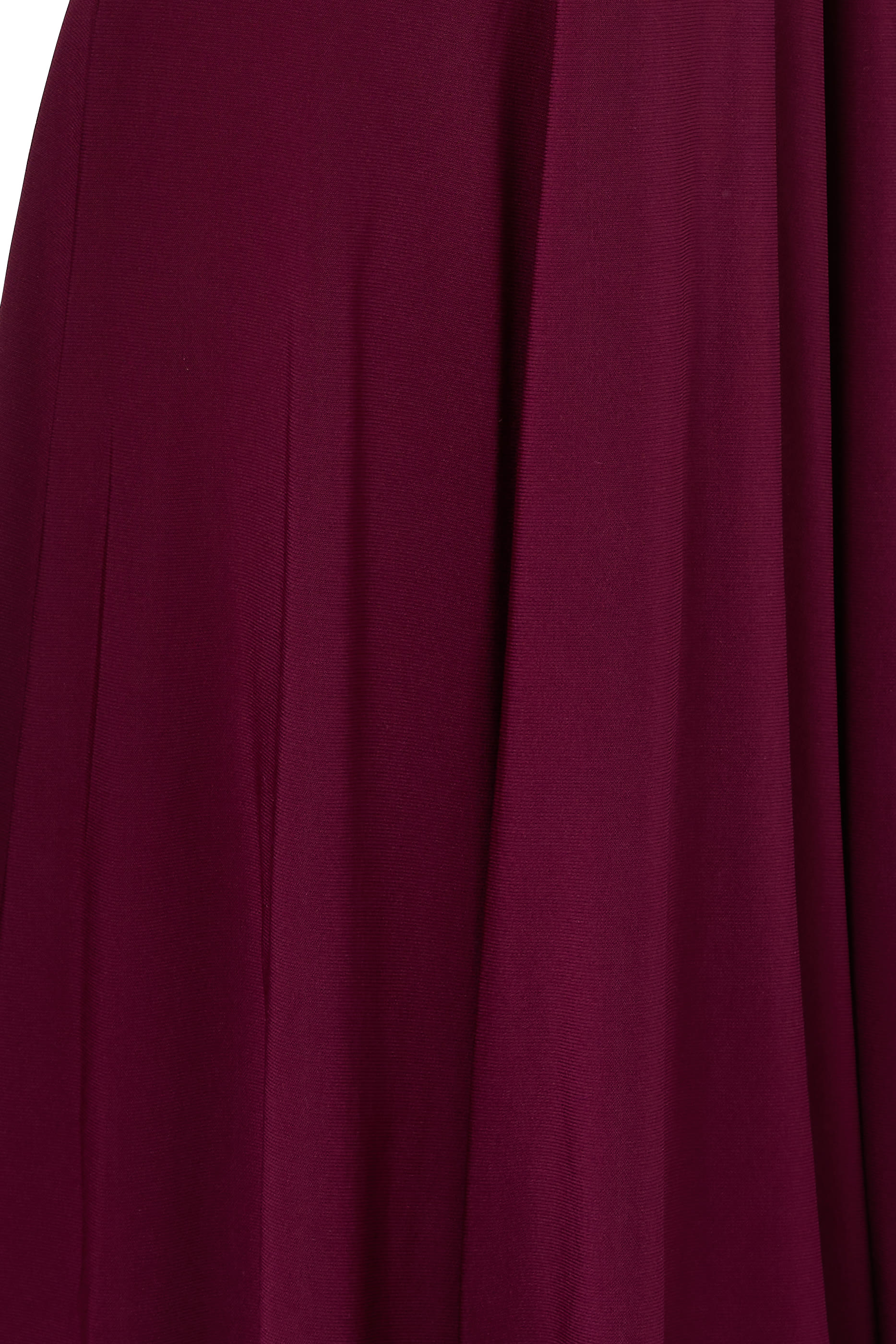 فستان سهرة بأكتاف مكشوفة وأكمام بأشرطة وحافة بقصة ذيل السمكة