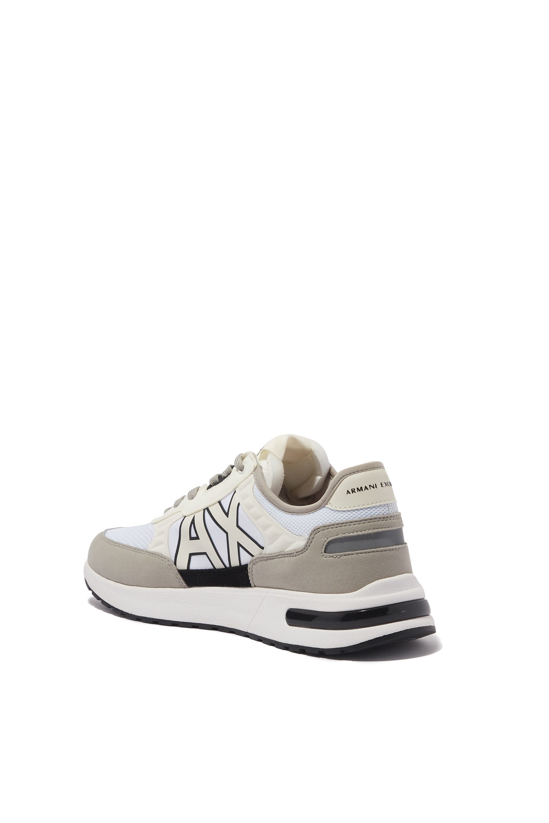 سنيكرز بشعار ثلاثي الأبعاد