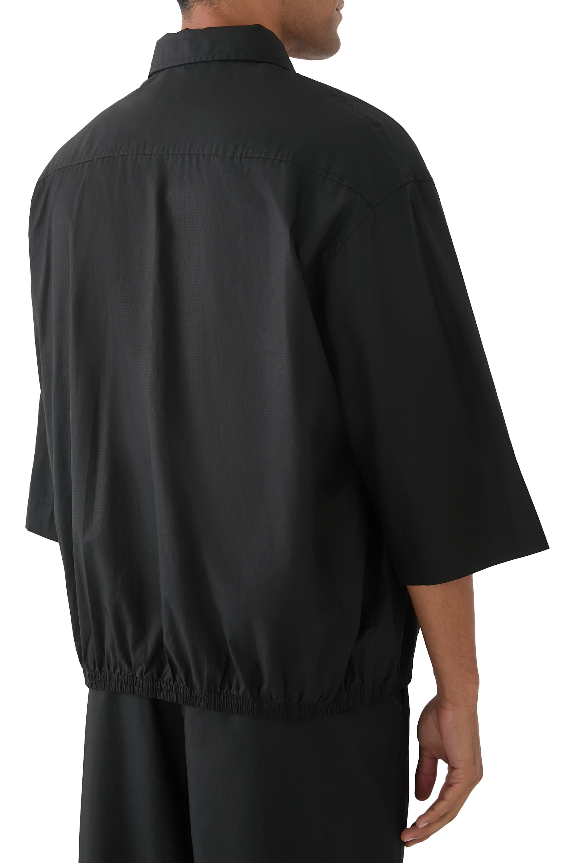 قميص بقصة فضفافضة