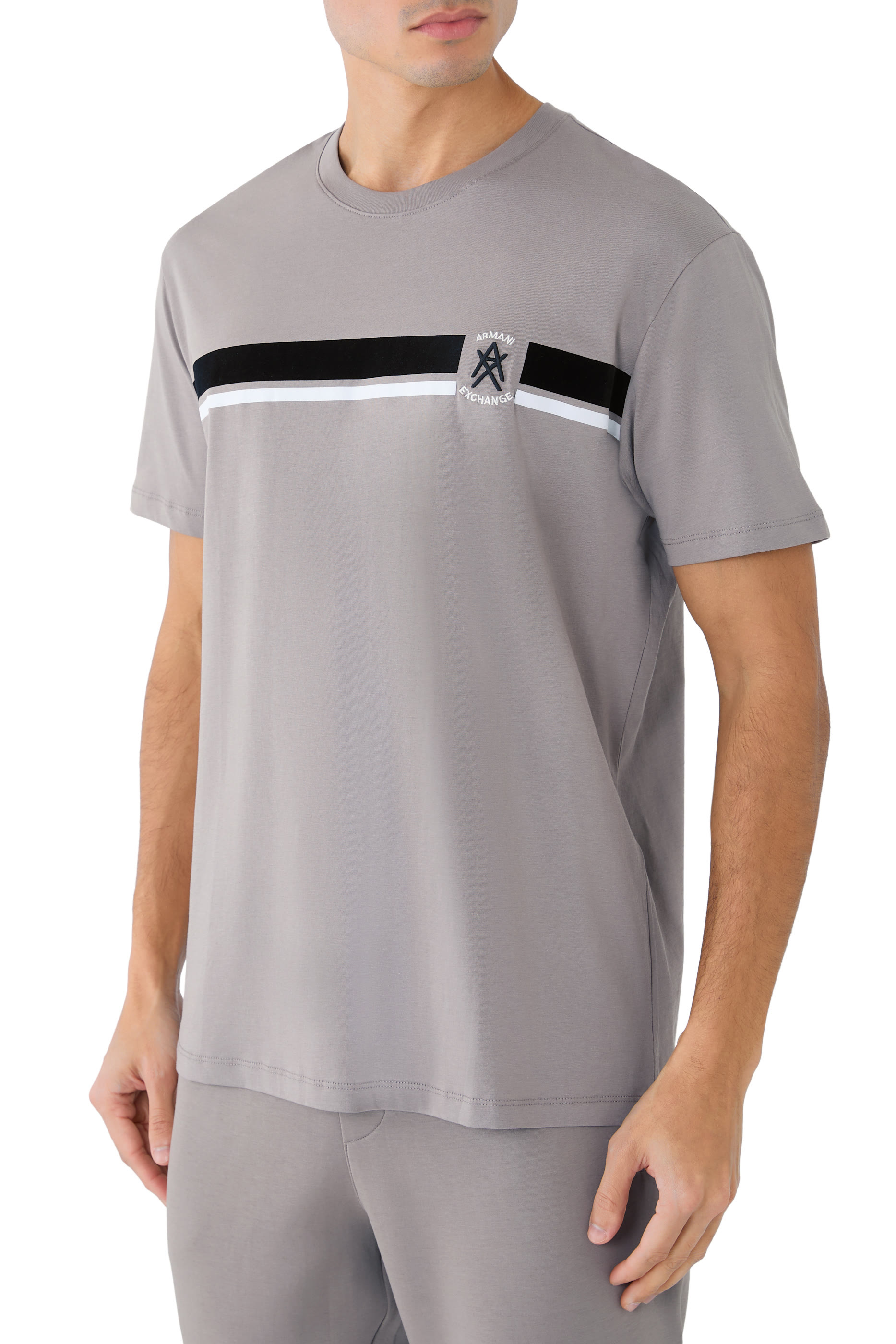 تيشيرت بشعار حرفي الماركة