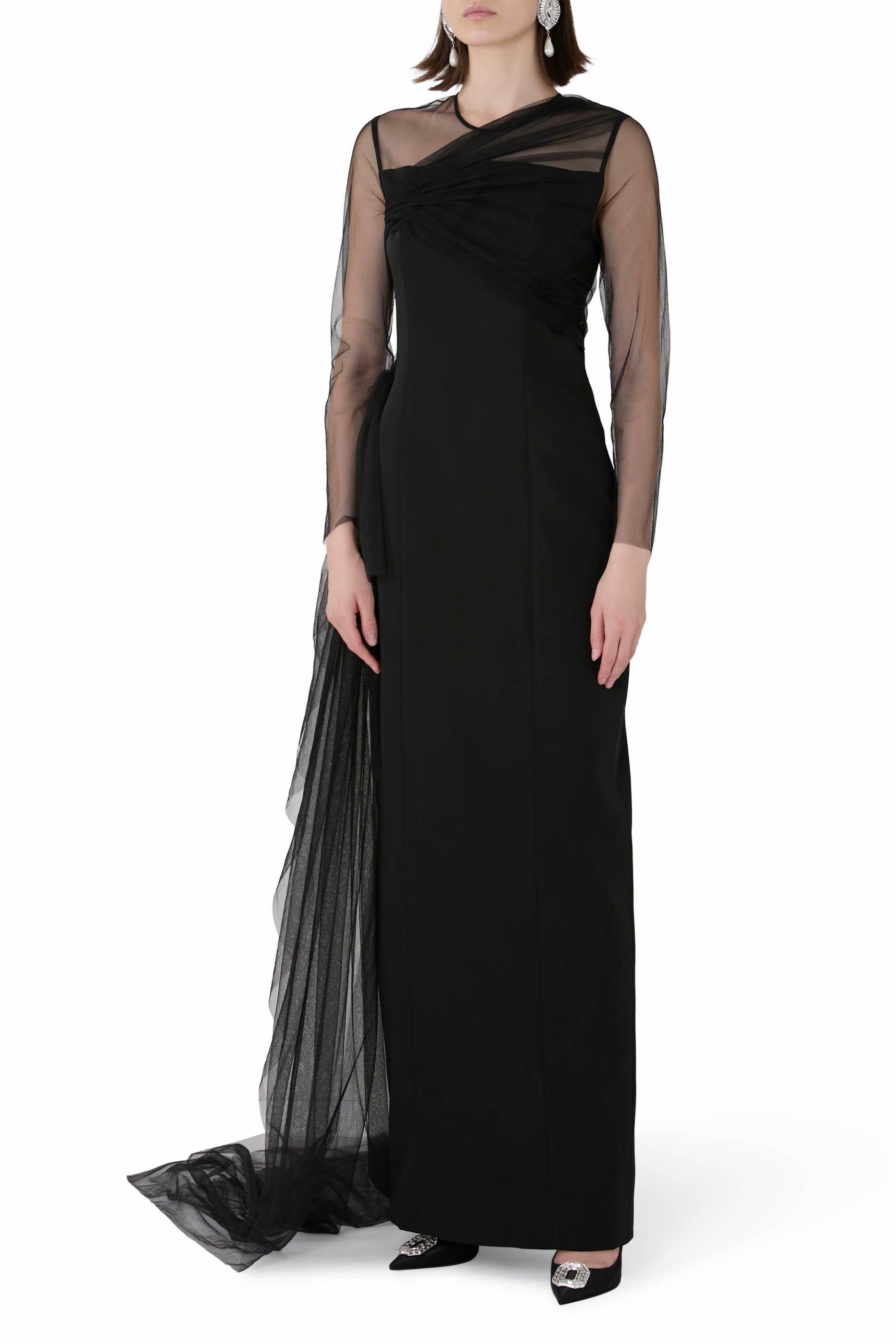 فستان سهرة بأكمام شفافة