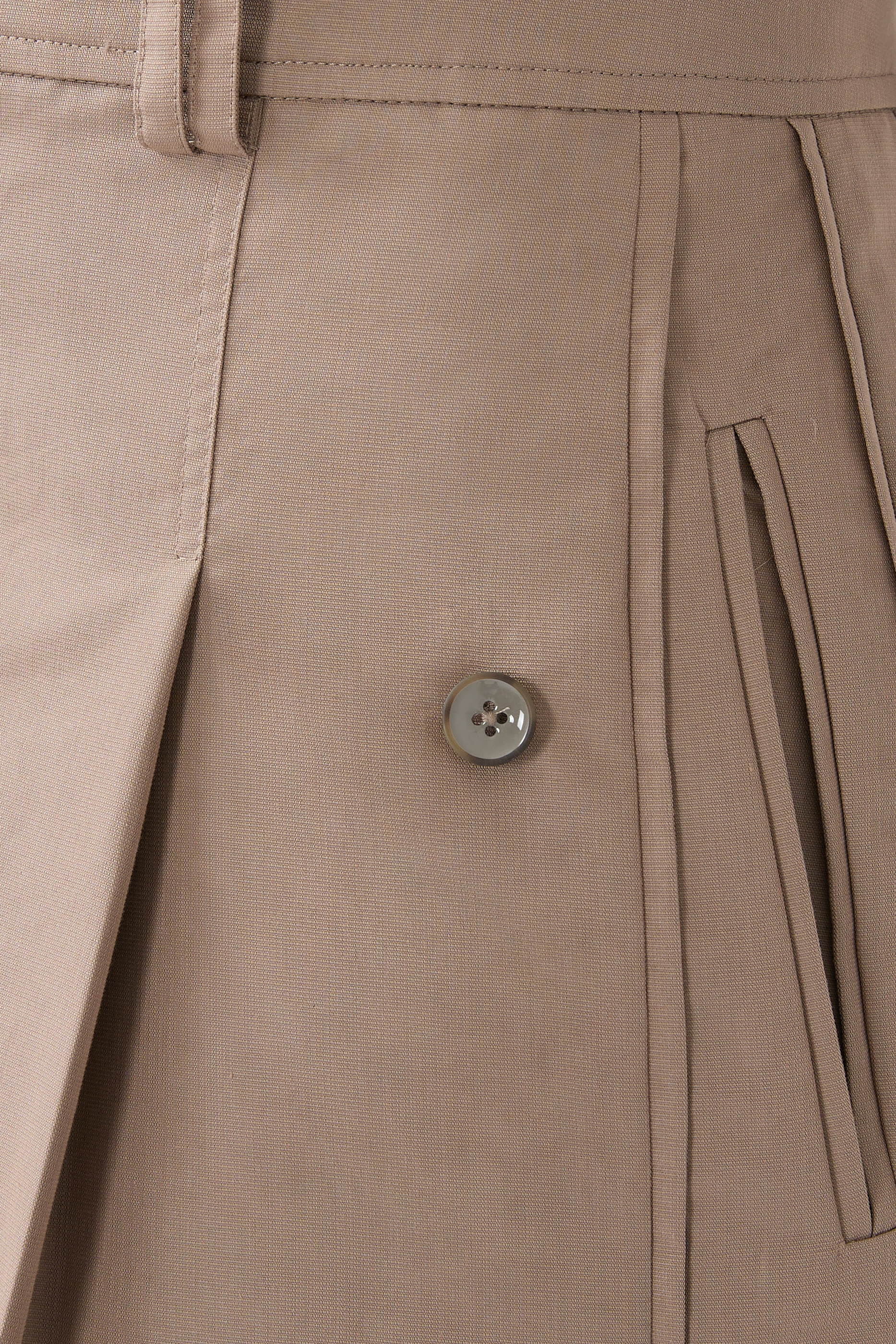 بنطال بقصة ساق واسعة وطيات