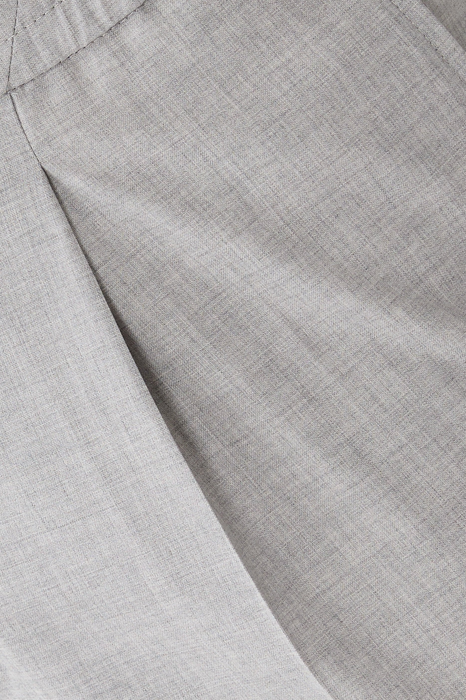 بنطال بقصة تضيق باتجاه الأسفل برباط تضييق 