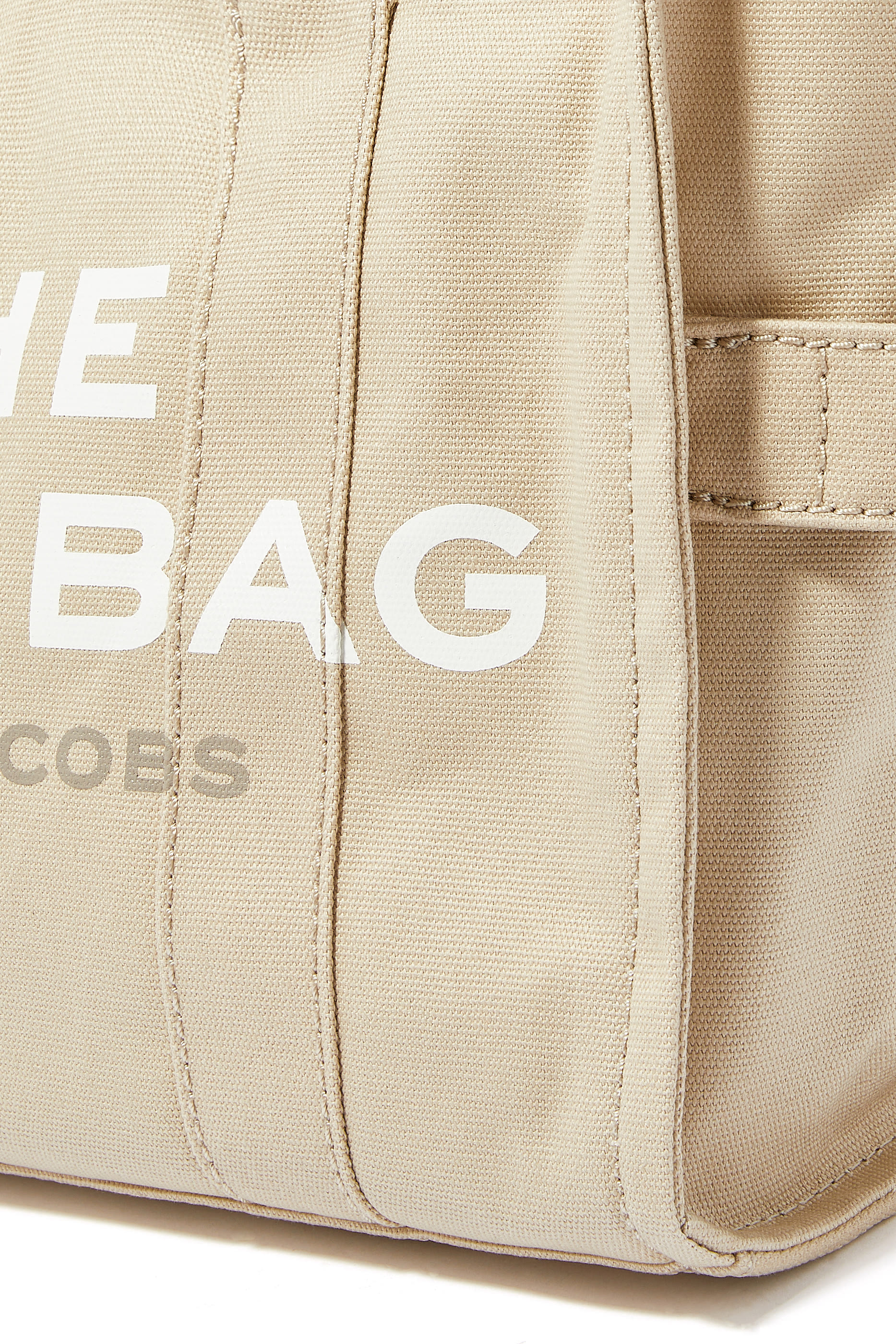 حقيبة يد متوسطة الحجم