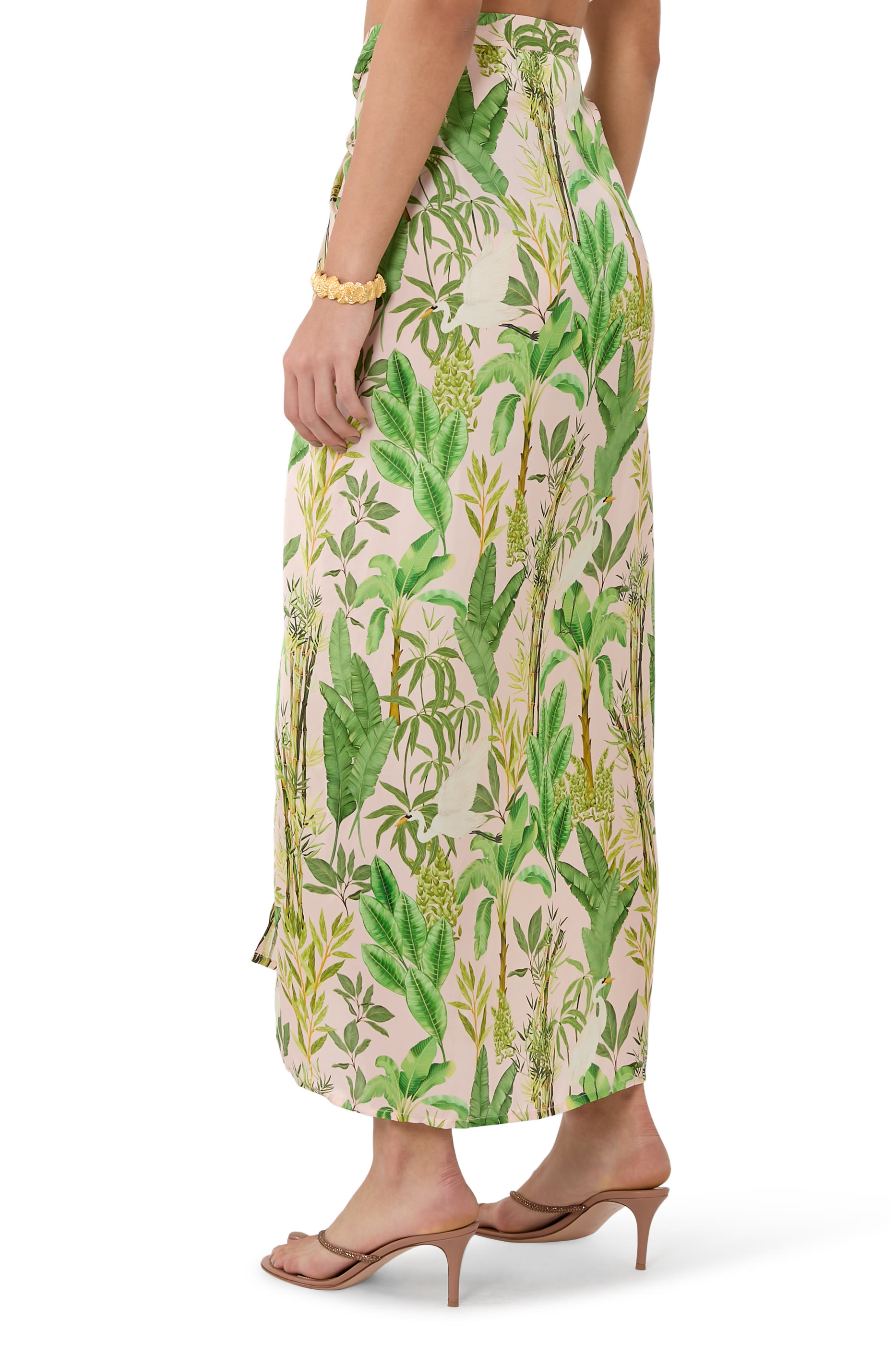 تنورة طويلة بنقشة استوائية وتفاصيل درابيه