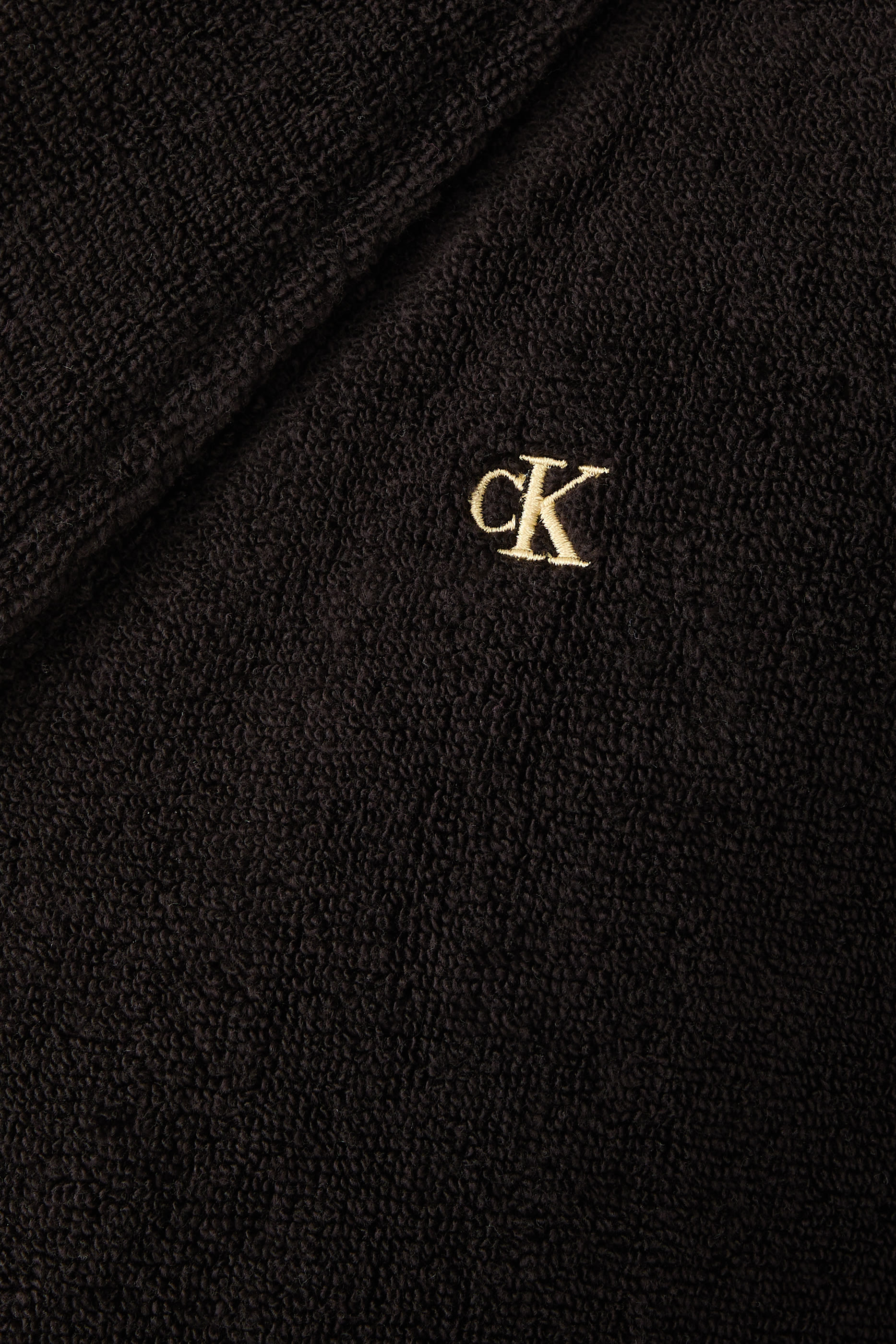 روب بشعار الماركة تيري فرنسي