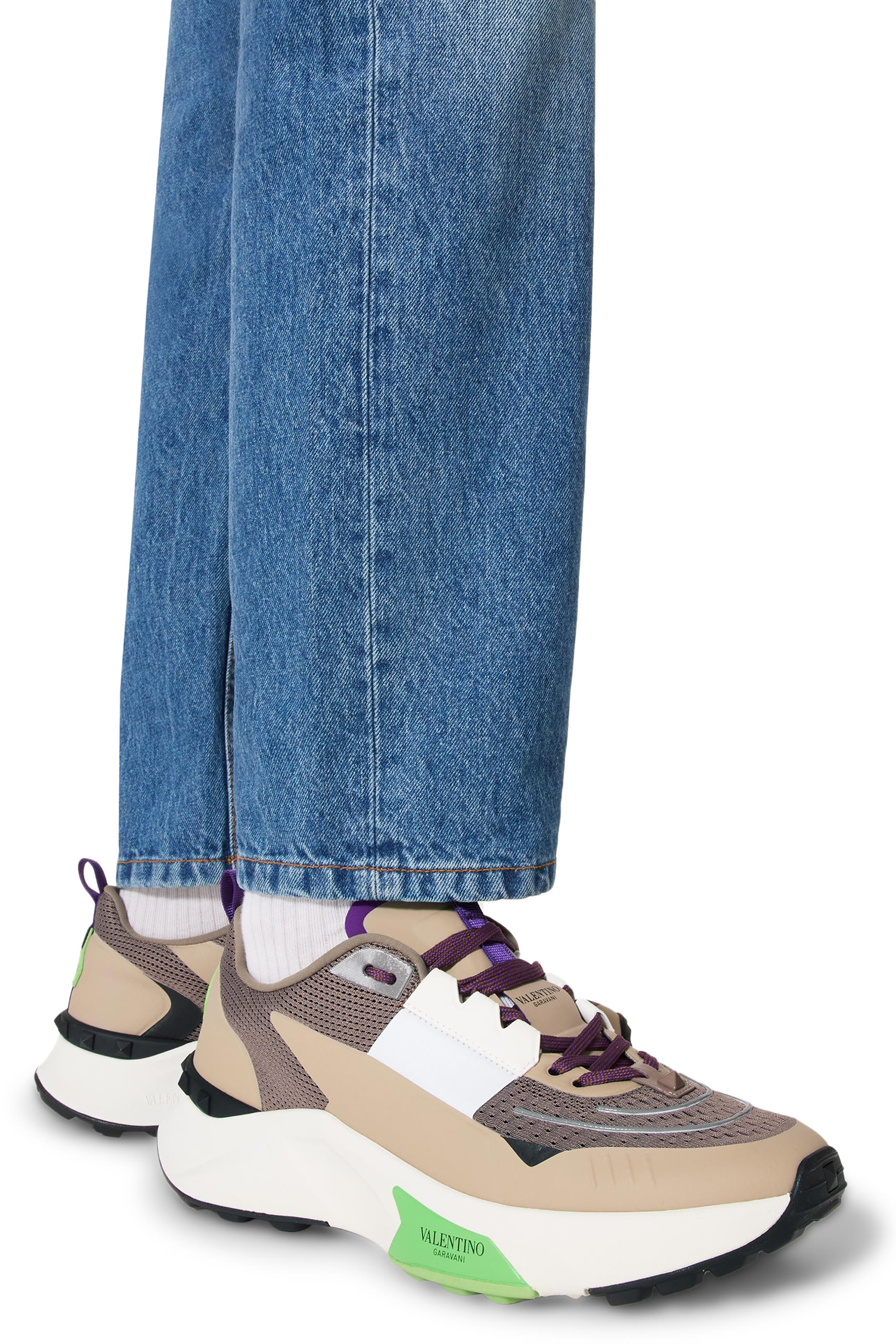 سنيكرز ترو آكت