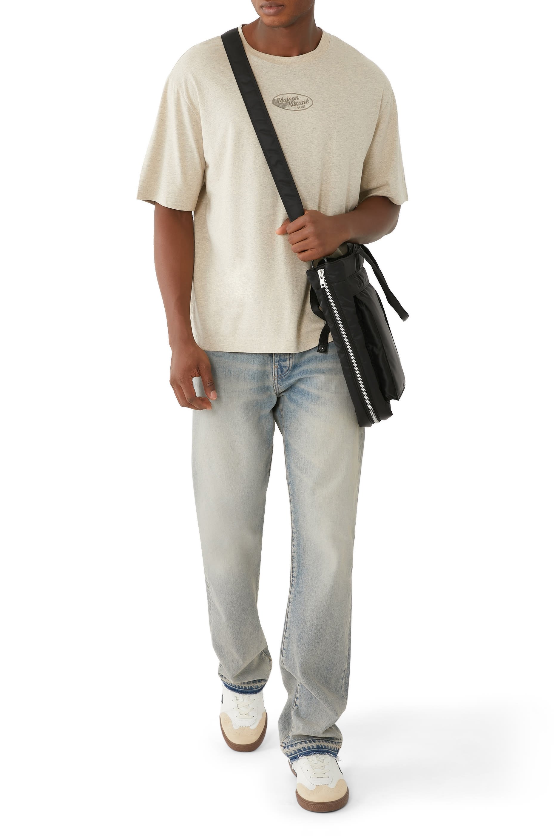 تيشيرت بقصة واسعة وطبعة علامة