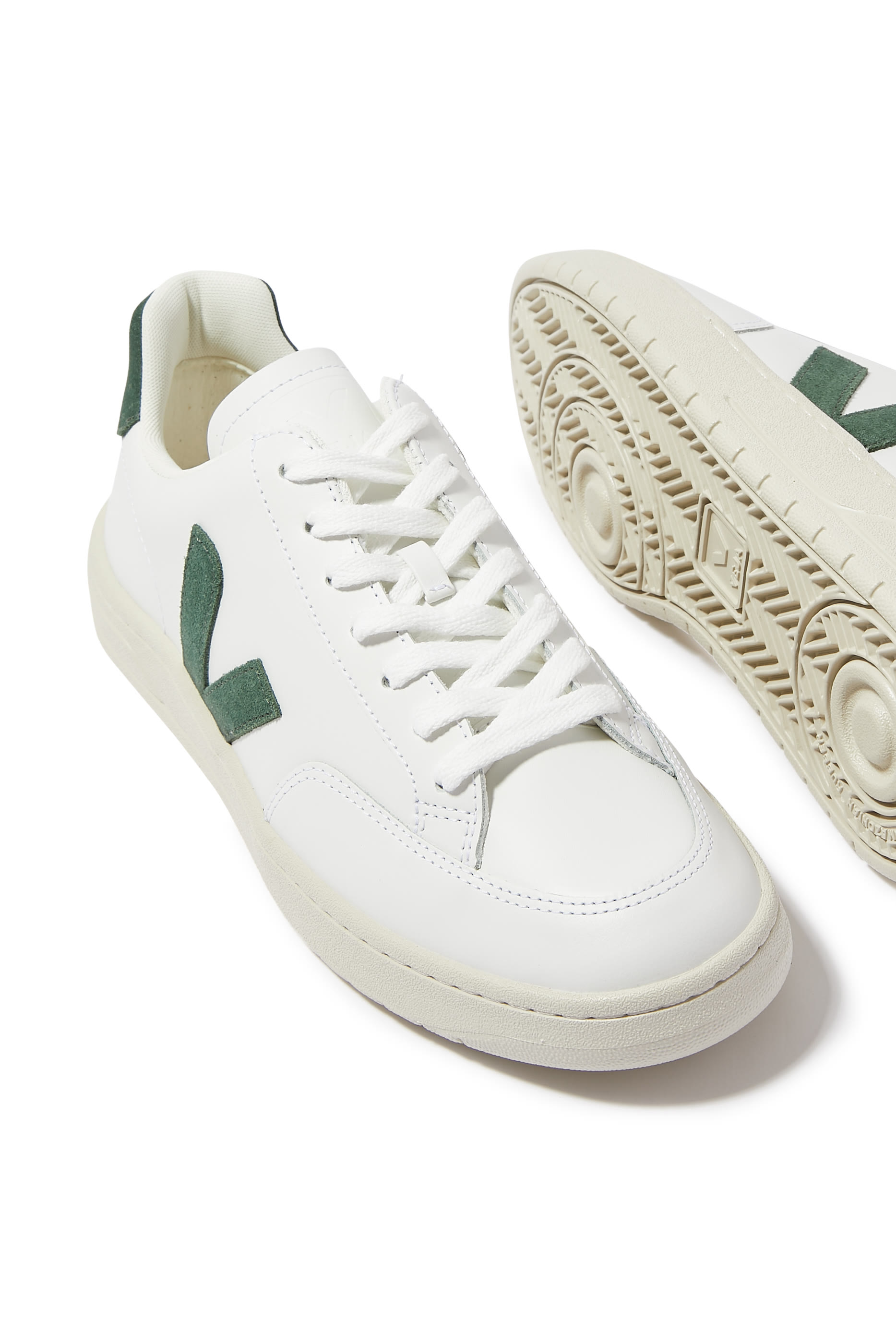 حذاء سنيكرز في- 12 بكاحل منخفض