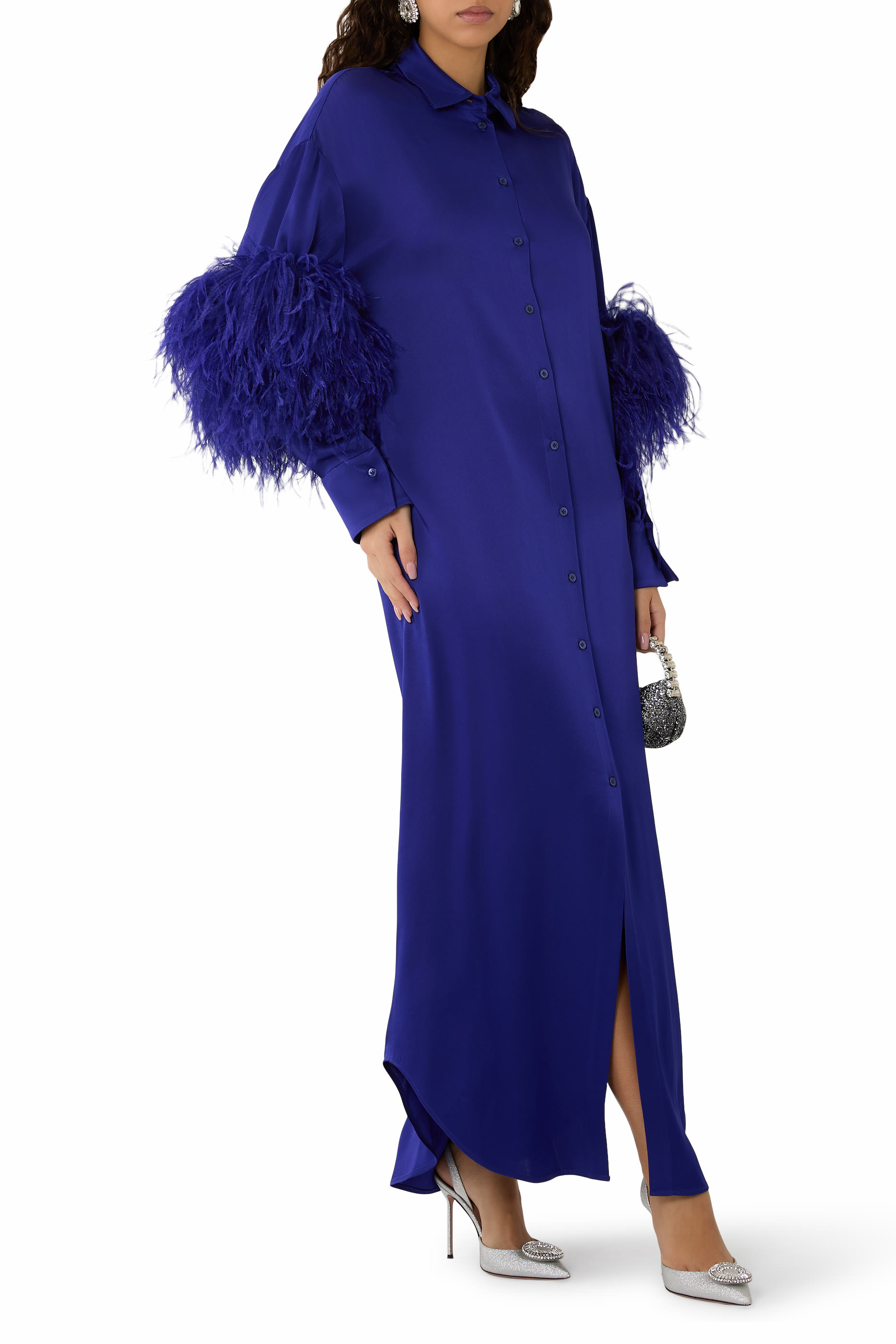 فستان طويل بأزرار وريش ستان