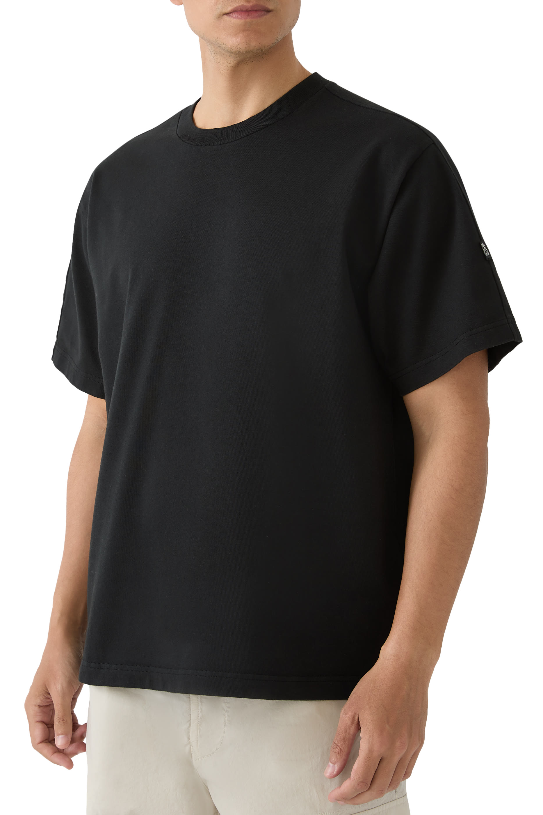 قميص بأكمام قصيرة