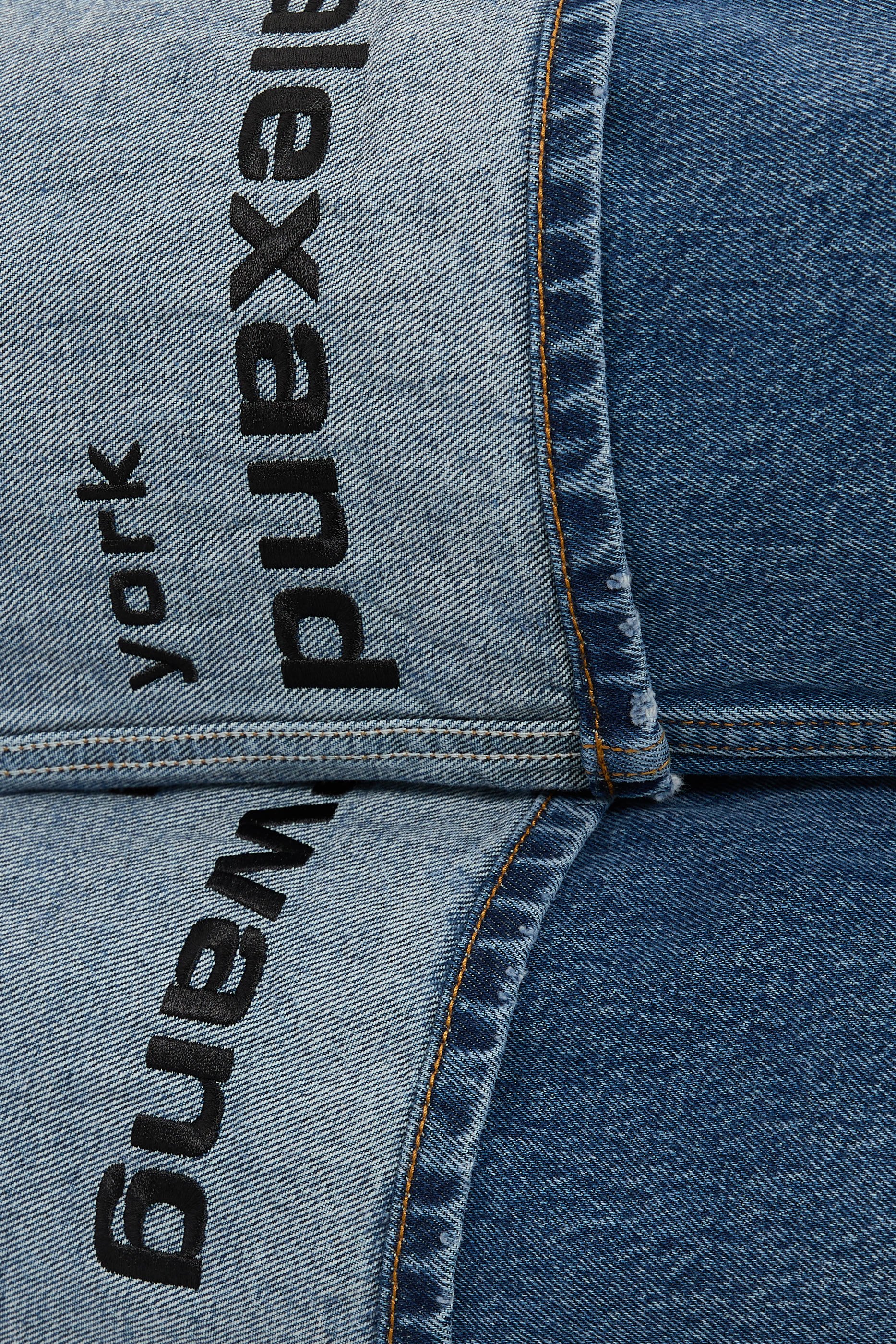 بنطال جينز بخصر متوسط الارتفاع وتطريز شعار الماركة