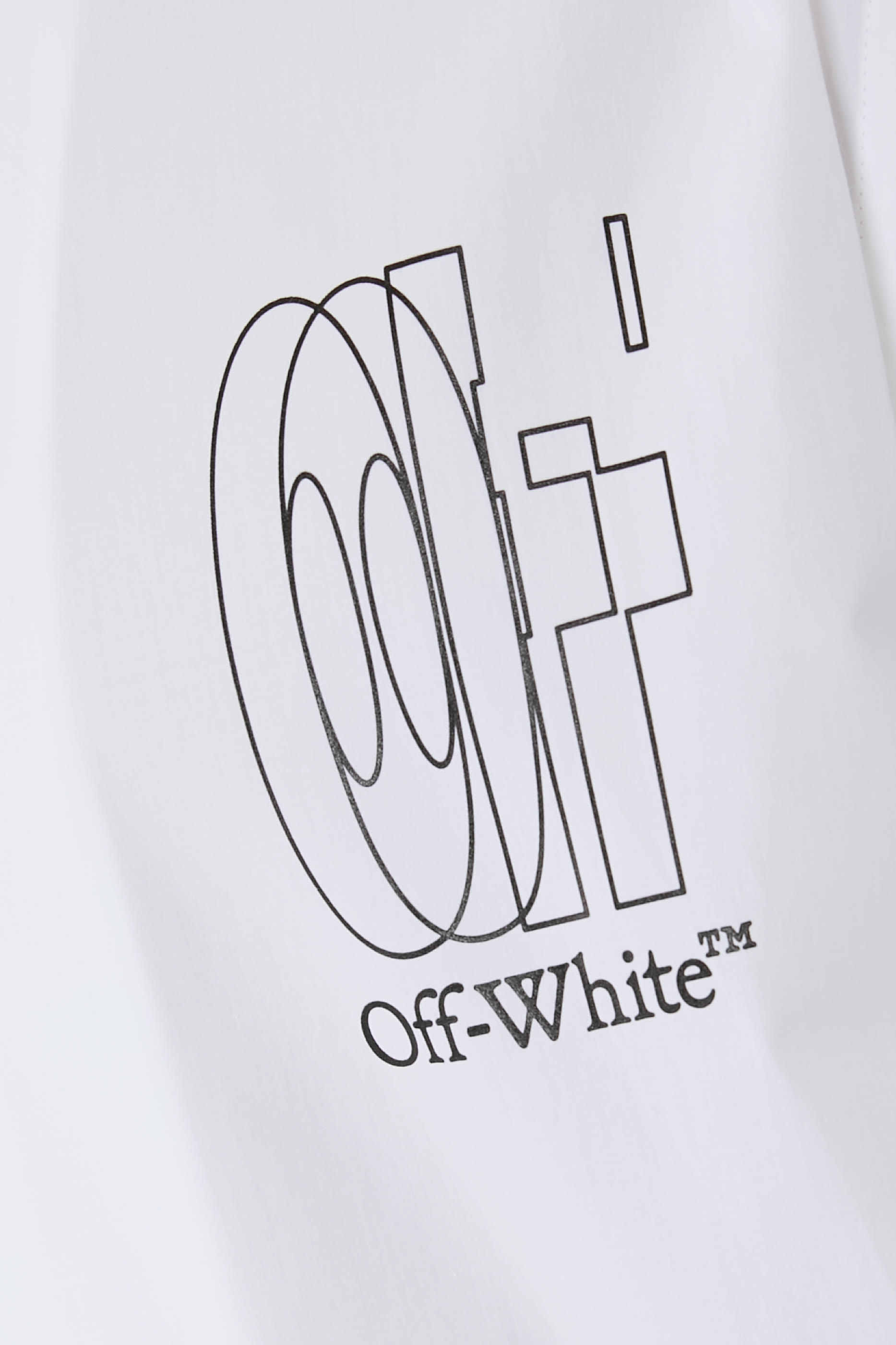 قميص بطبعة شعار الماركة