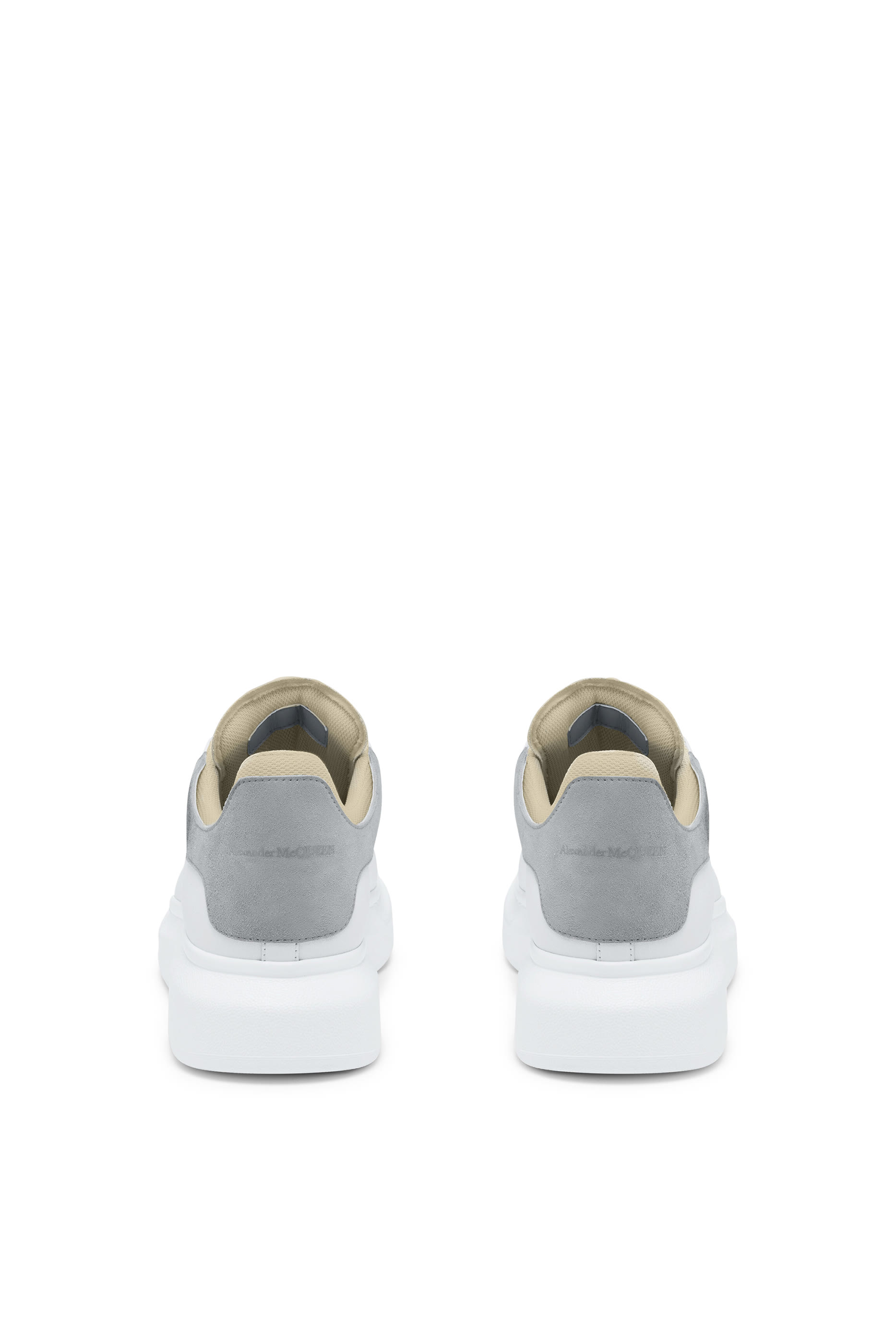 سنيكرز بنعل سميك