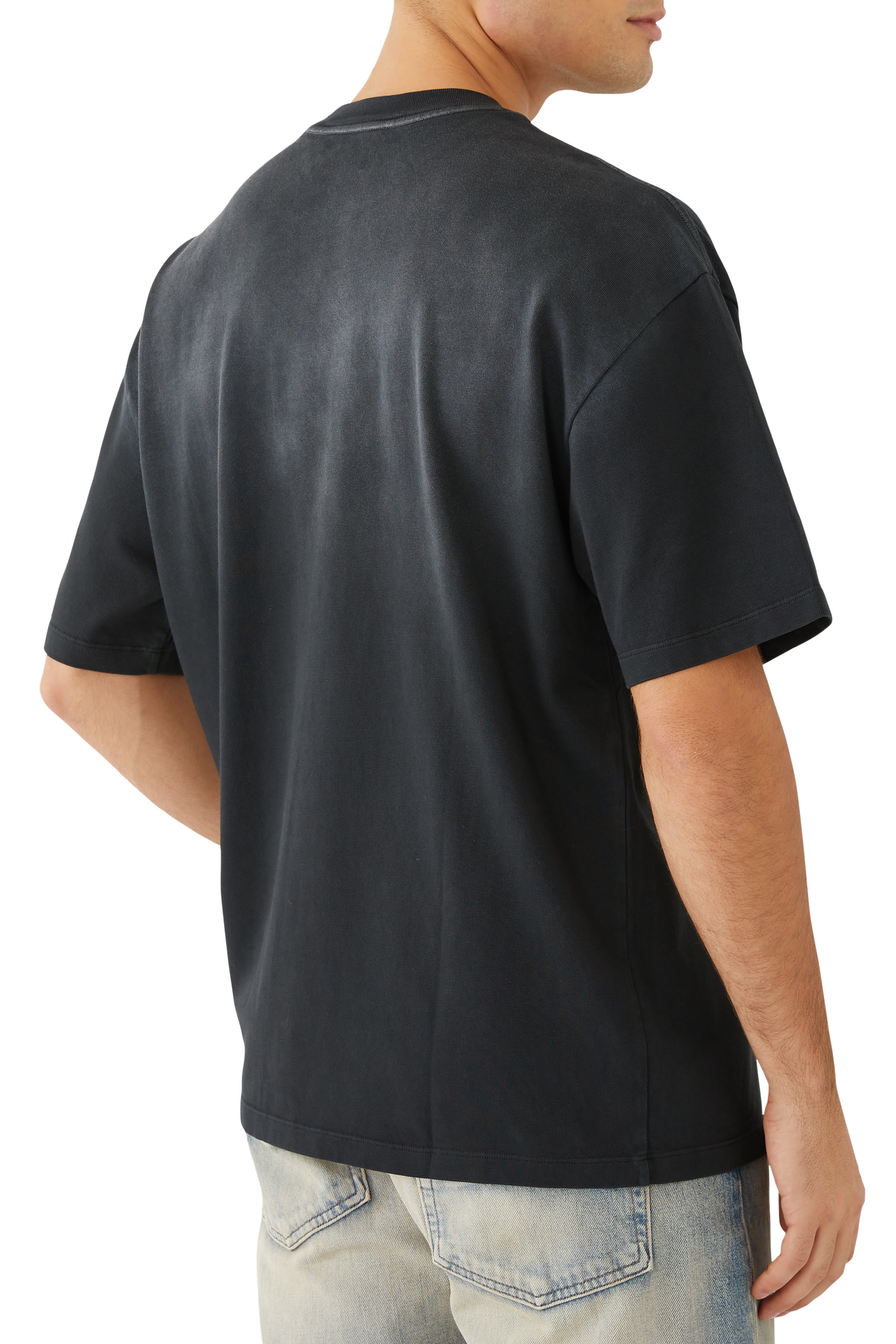 تيشيرت فينتج بقصة فضفاضة