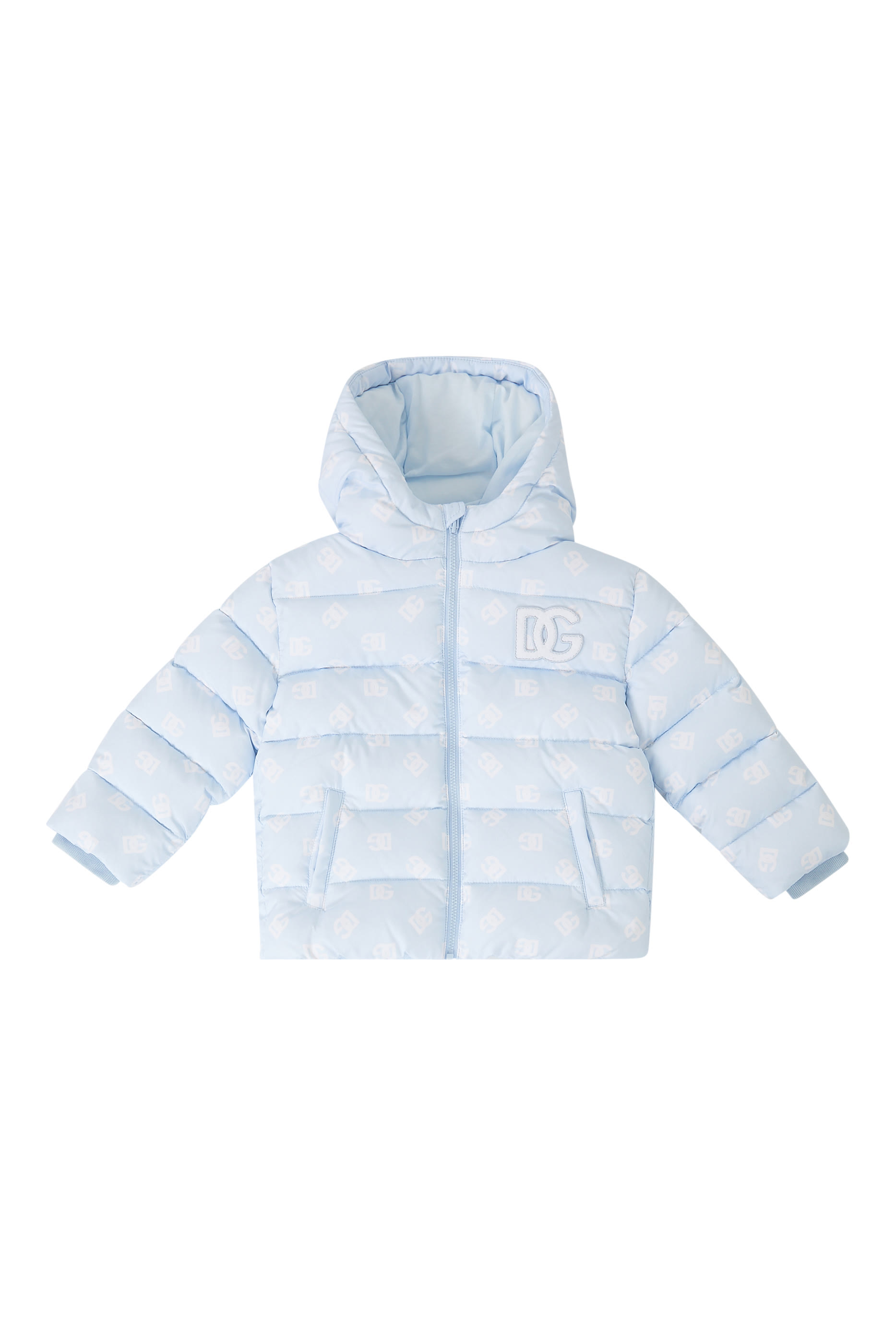 جاكيت قصير مبطن بالزغب بتفاصيل شعار الماركة بالكامل والرقعة