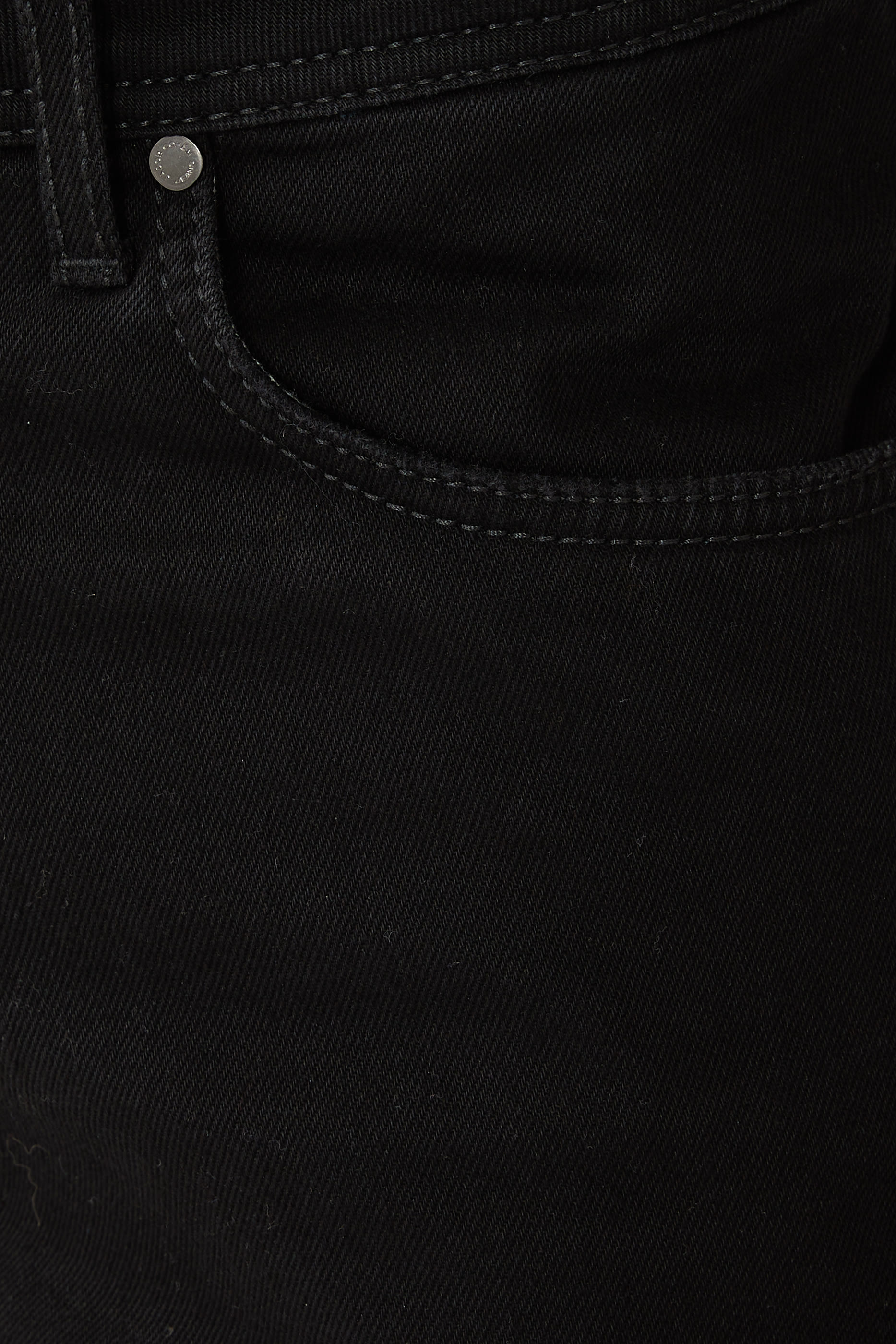 بنطال جينز بقصة ساق مستقيمة