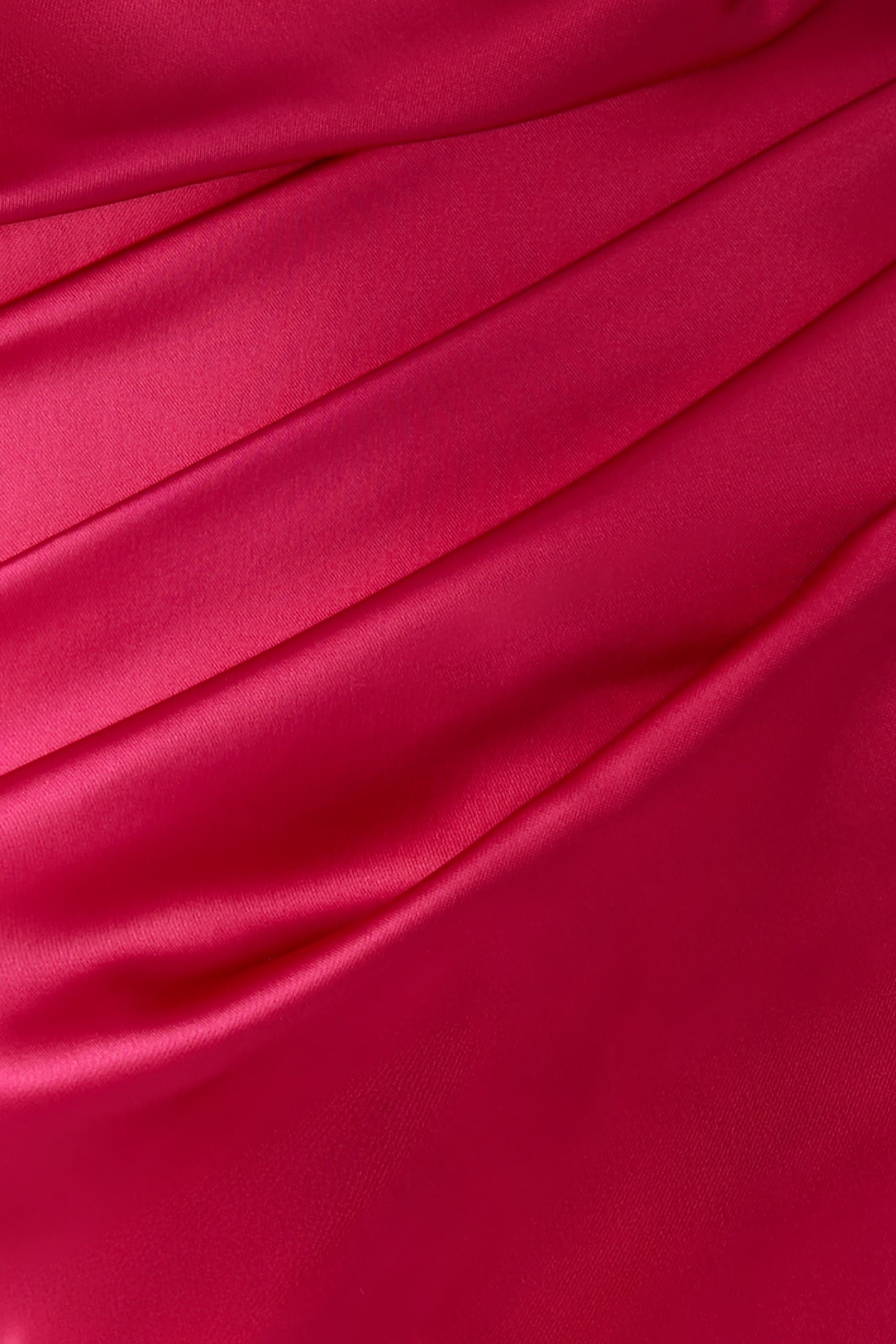 فستان سهرة بأكتاف مكشوفة