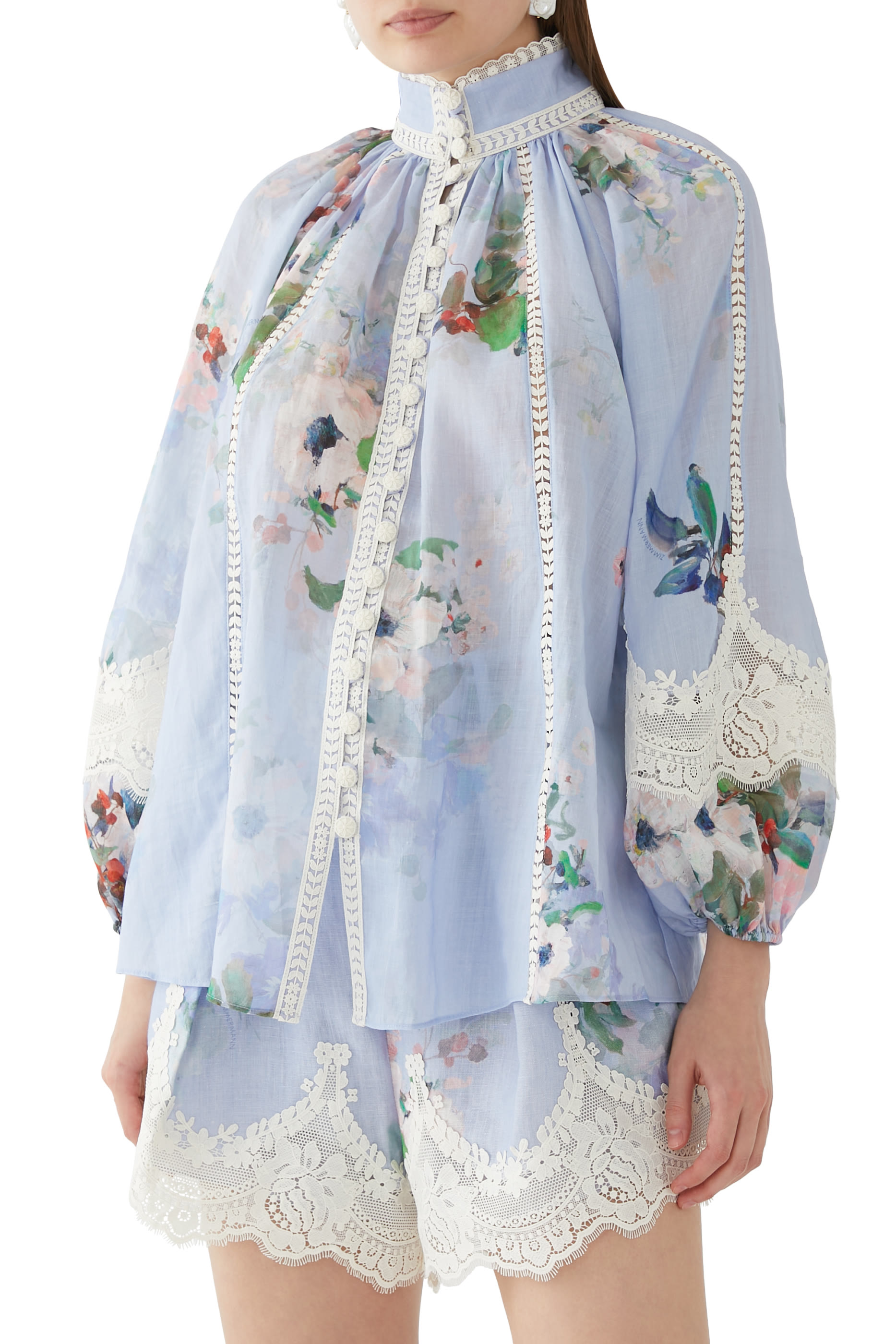 بلوزة ايفرلي بحواف دانتيل