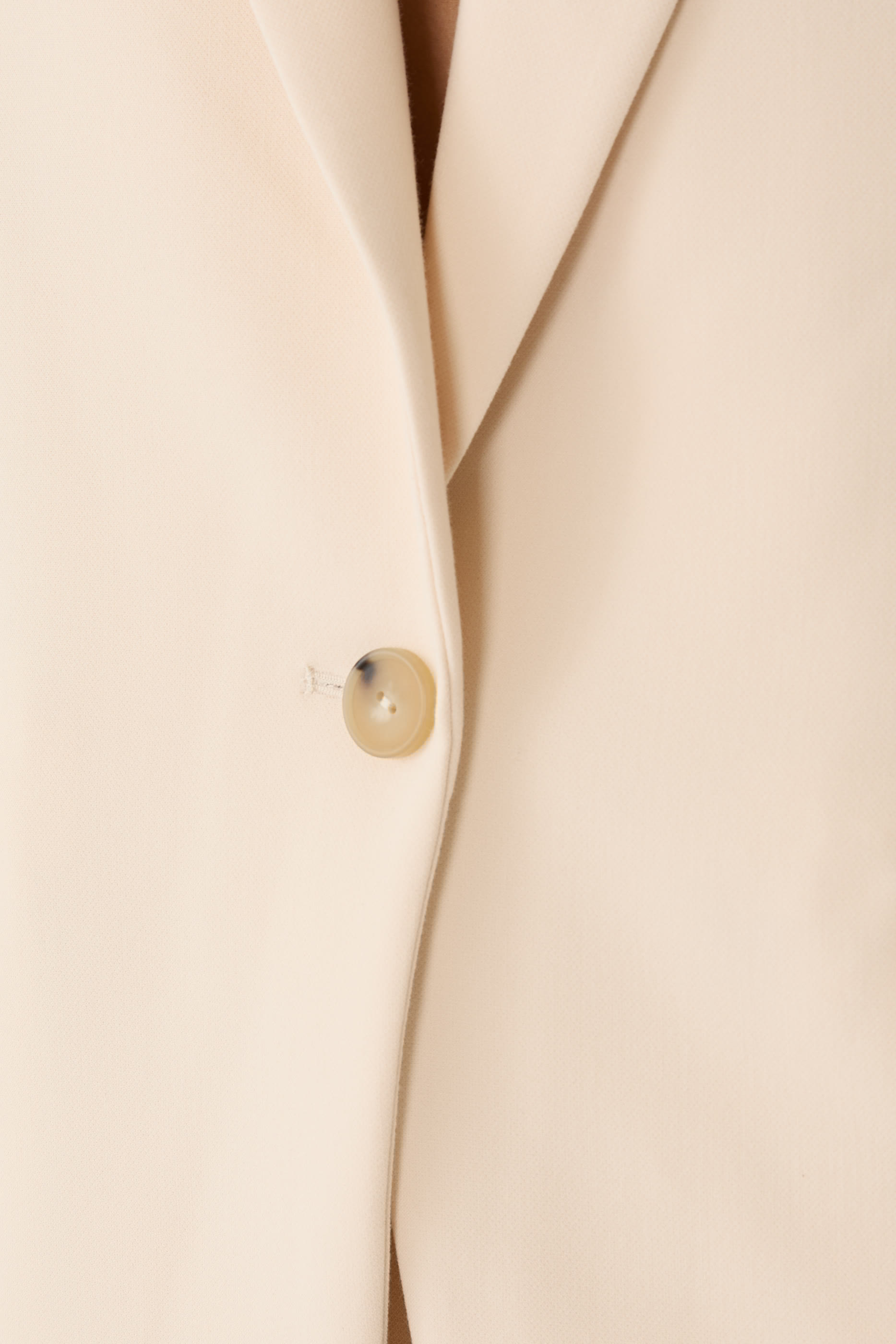 بليزر بزر وقصة ضيقة عند الخصر خامة ناعمة