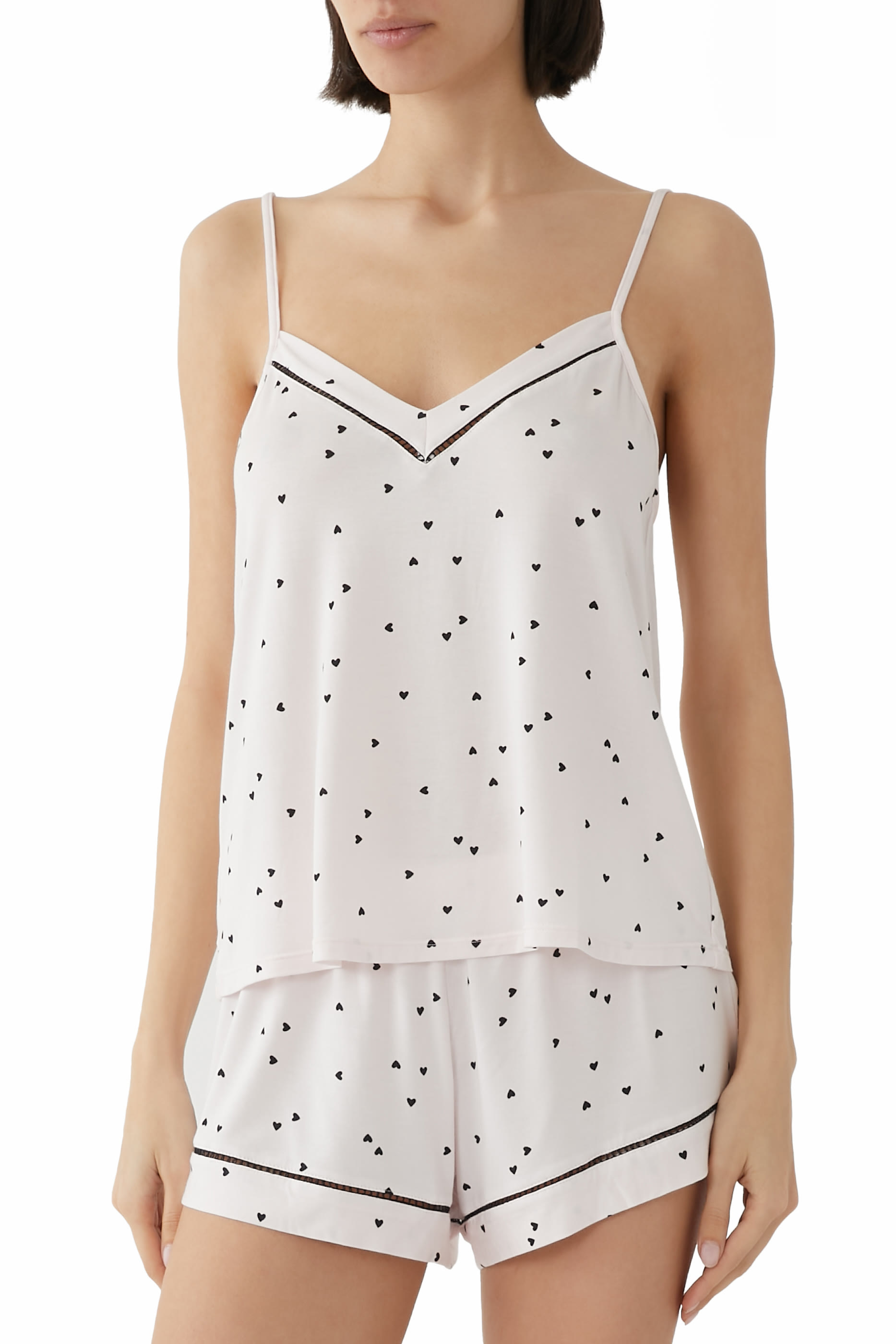 طقم فيونا شورت وبلوزة كامي بياقة مزدوجة على شكل حرف V