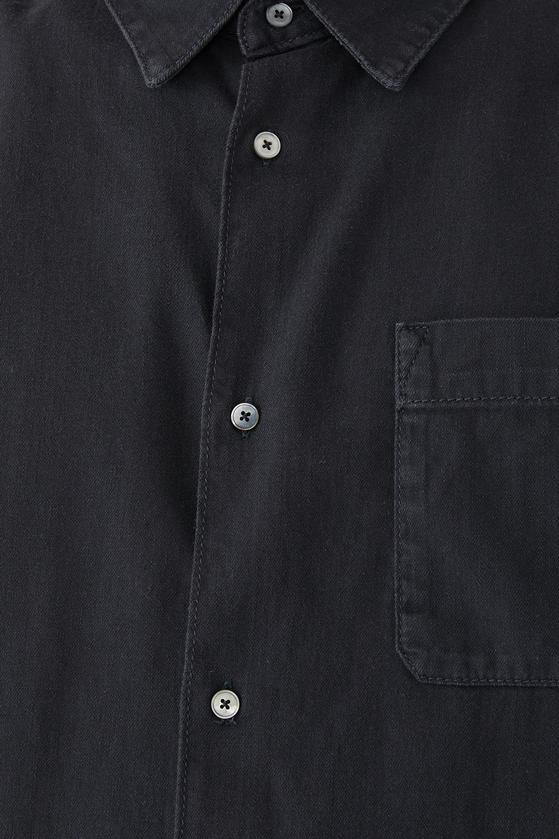 قميص دنيم بقصة مريحة