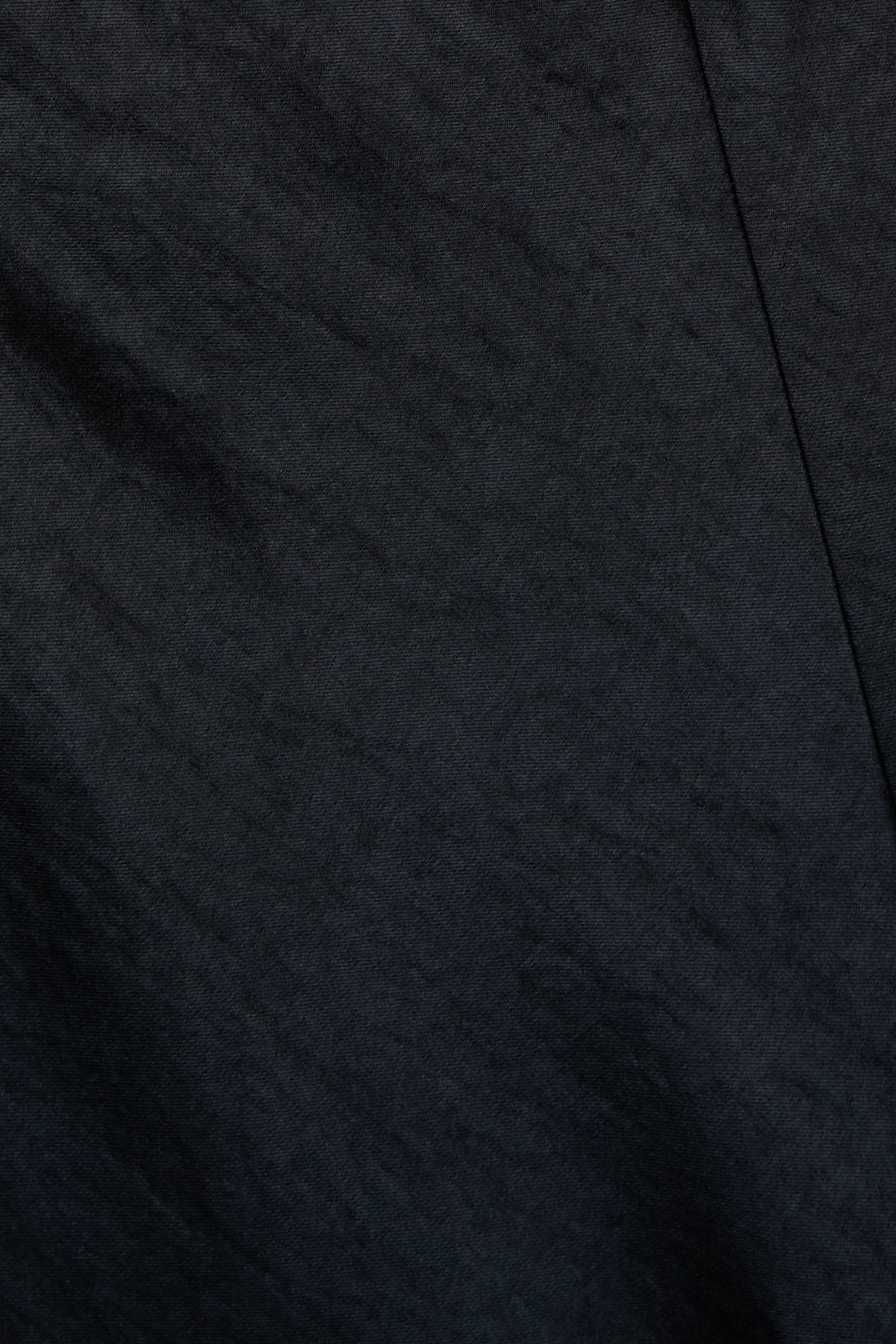 بنطال انسيابي بقصة مائلة