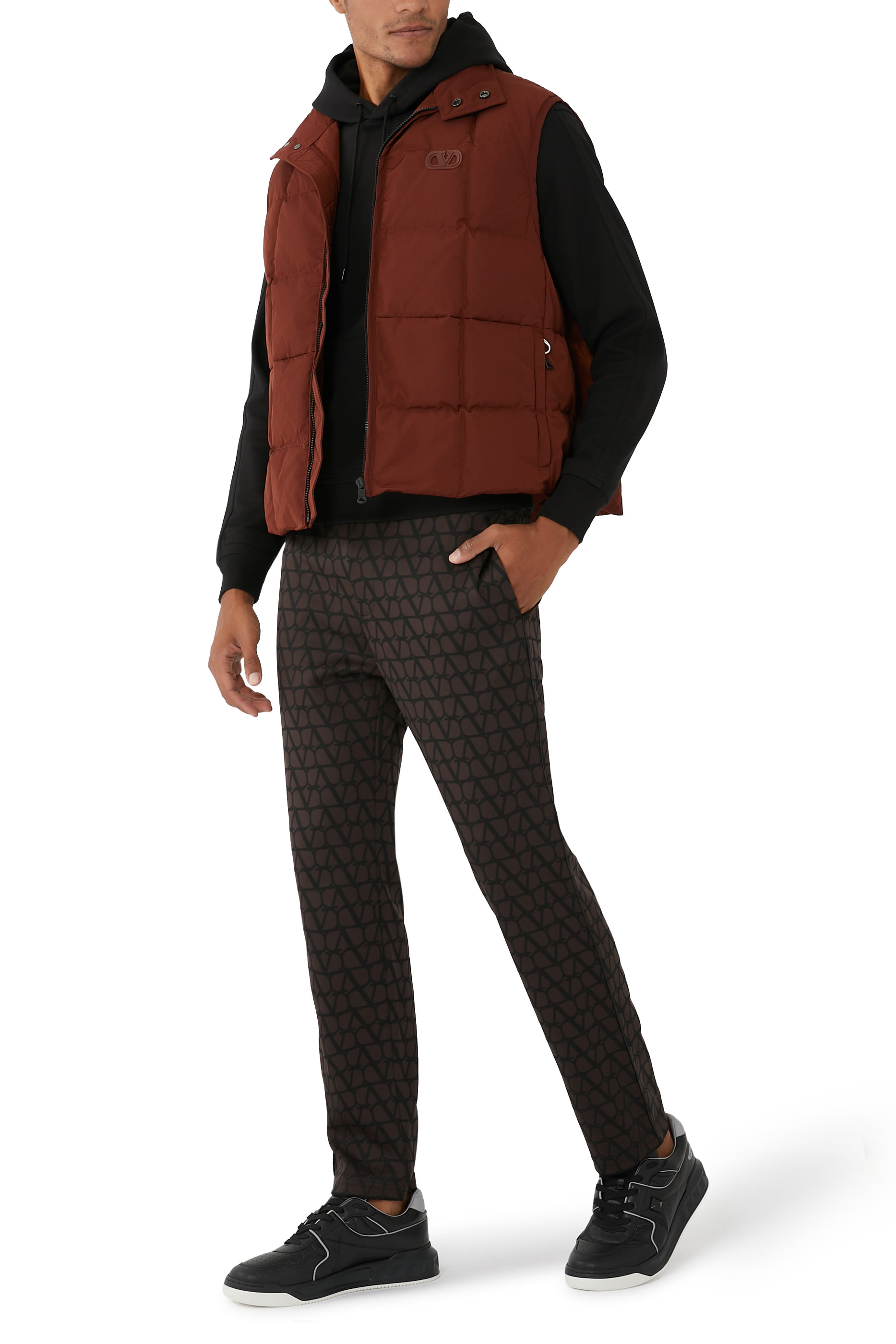 سنيكرز فالنتينو غارافاني أسفل الكاحل بحلية هرمية