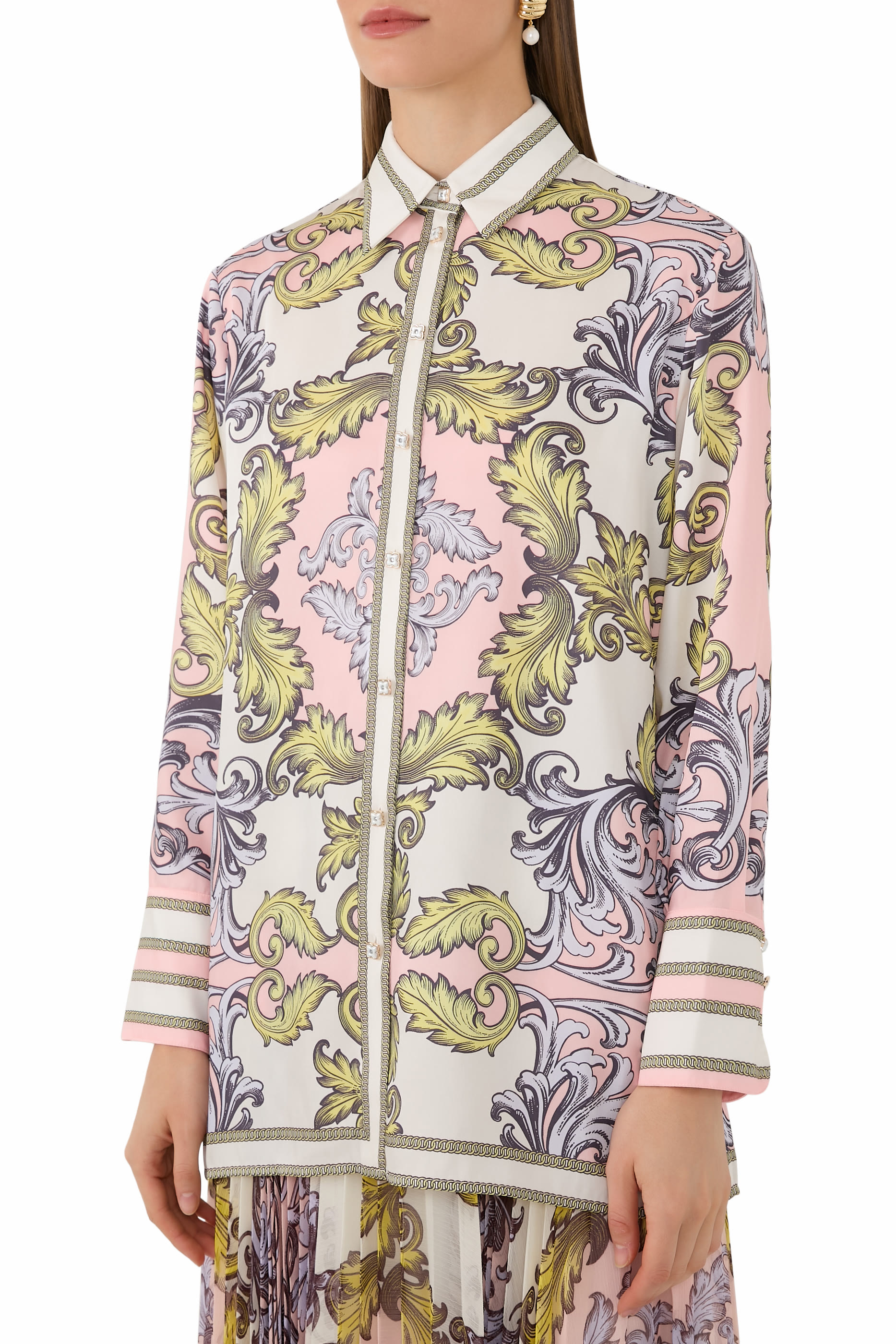 قميص لين بصف أزرار وقصة فضفاضة