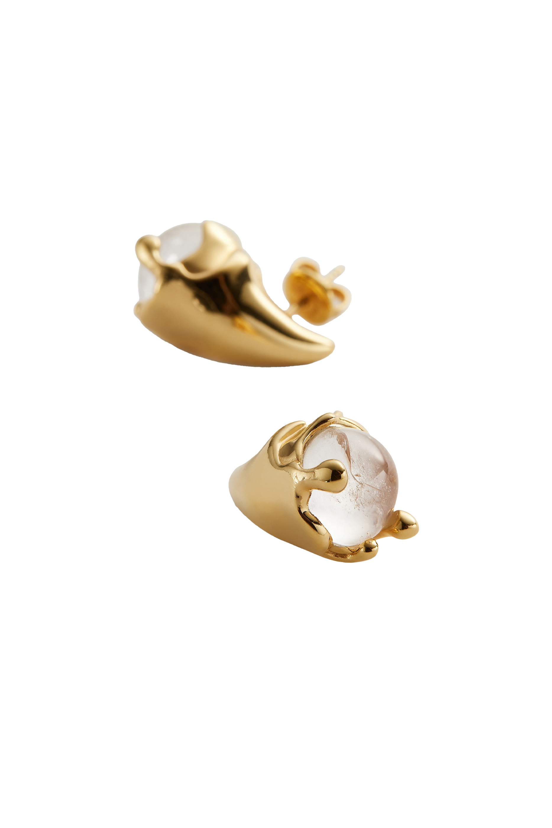 أقراط صغيرة بتصميم قطرة