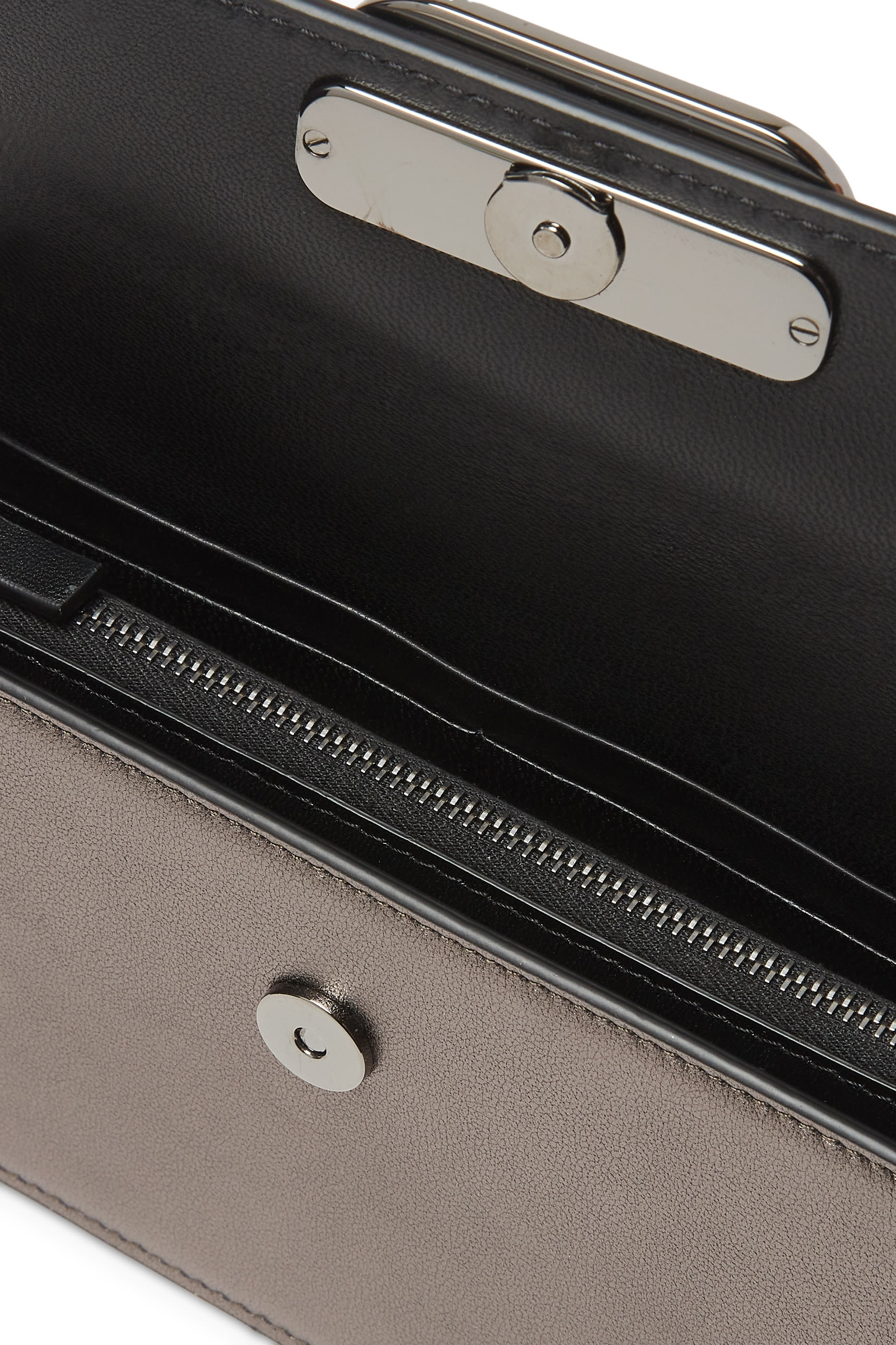 حقيبة صغيرة بشعار حرف الماركة جلد عجل لامع بارز الملمس