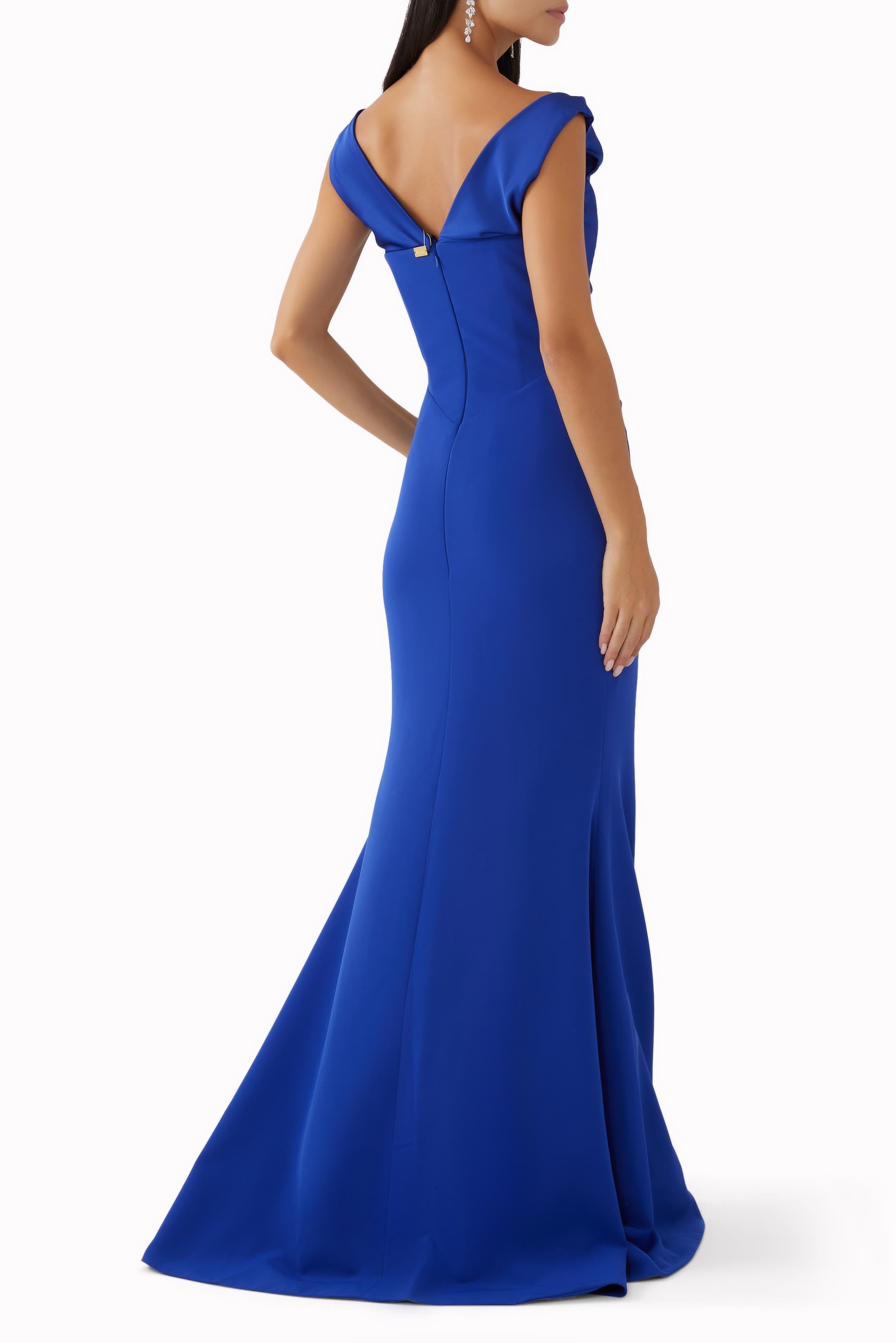 فستان سهرة بأكتاف متساقطة