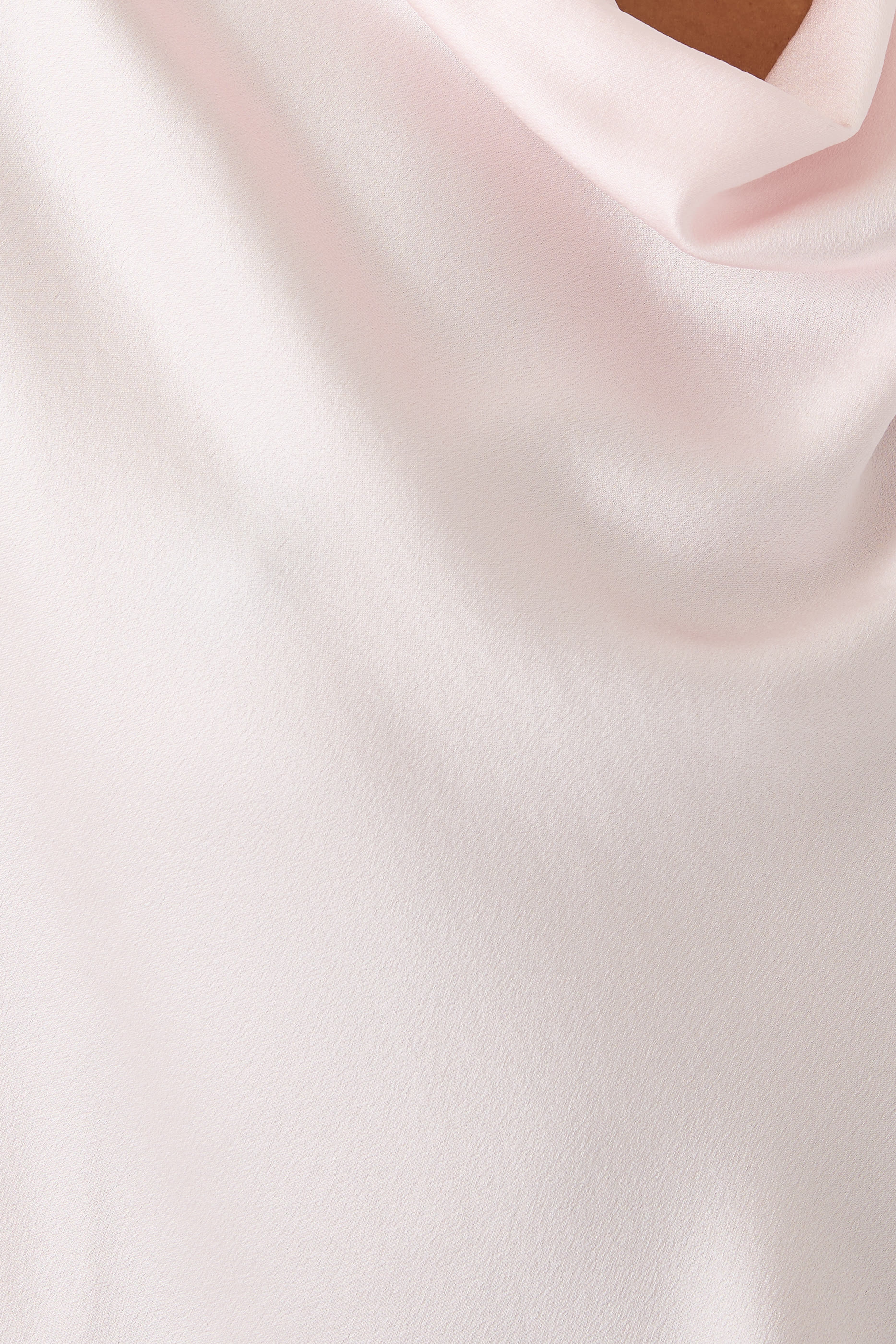 بلوزة حرير بياقة مطوية