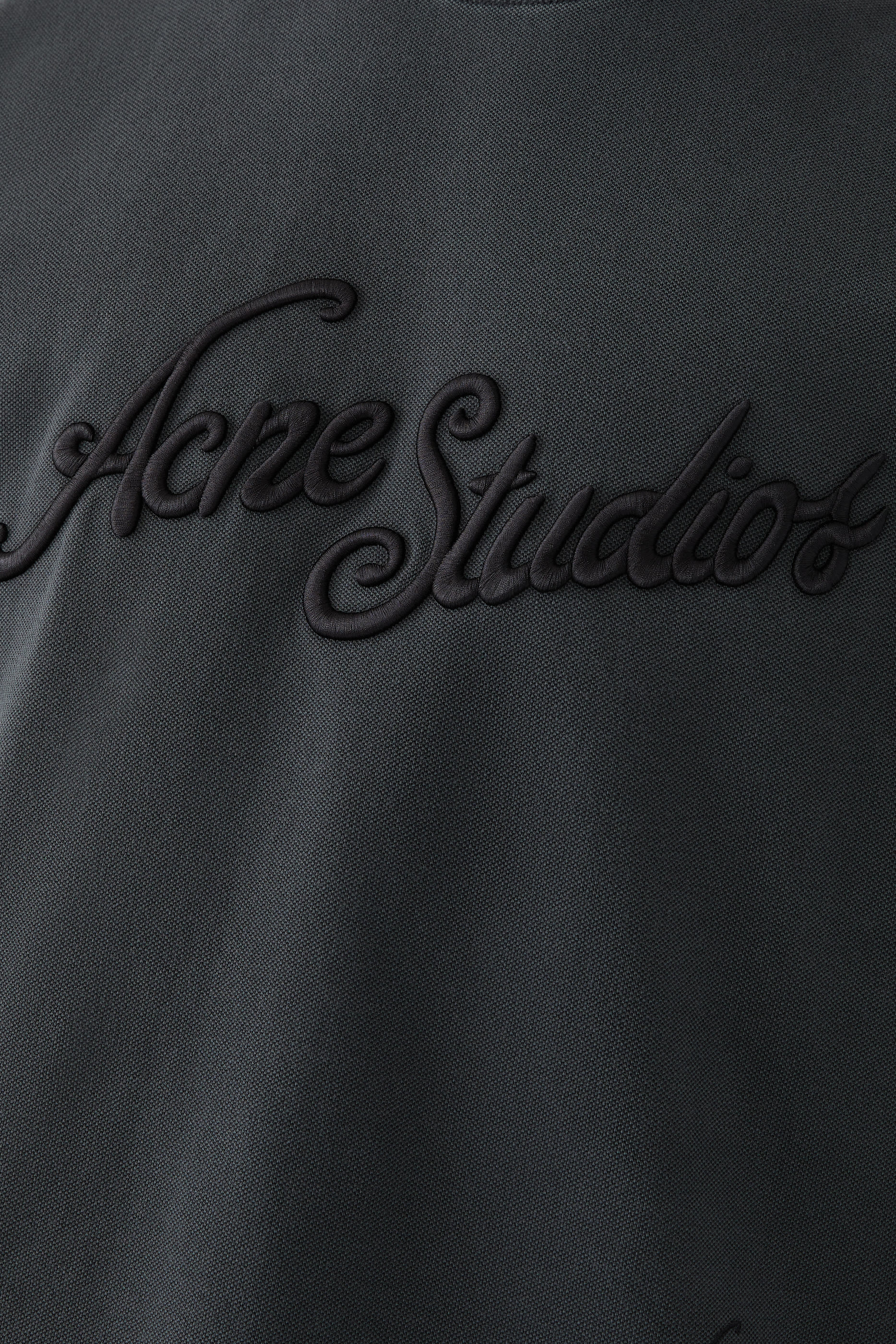 تيشيرت بشعار الماركة