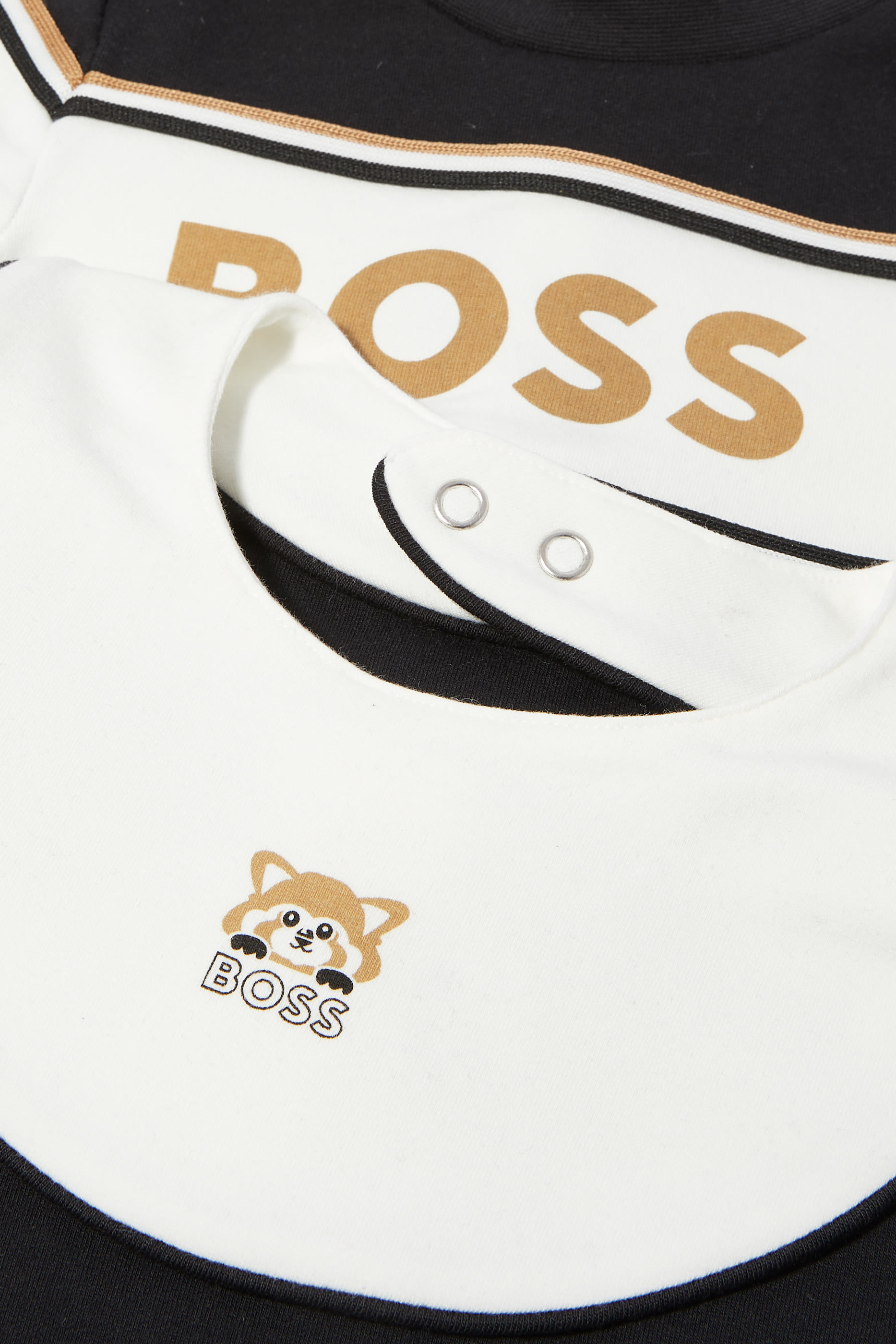 طقم لباس قطعة واحدة ومريلة للأطفال