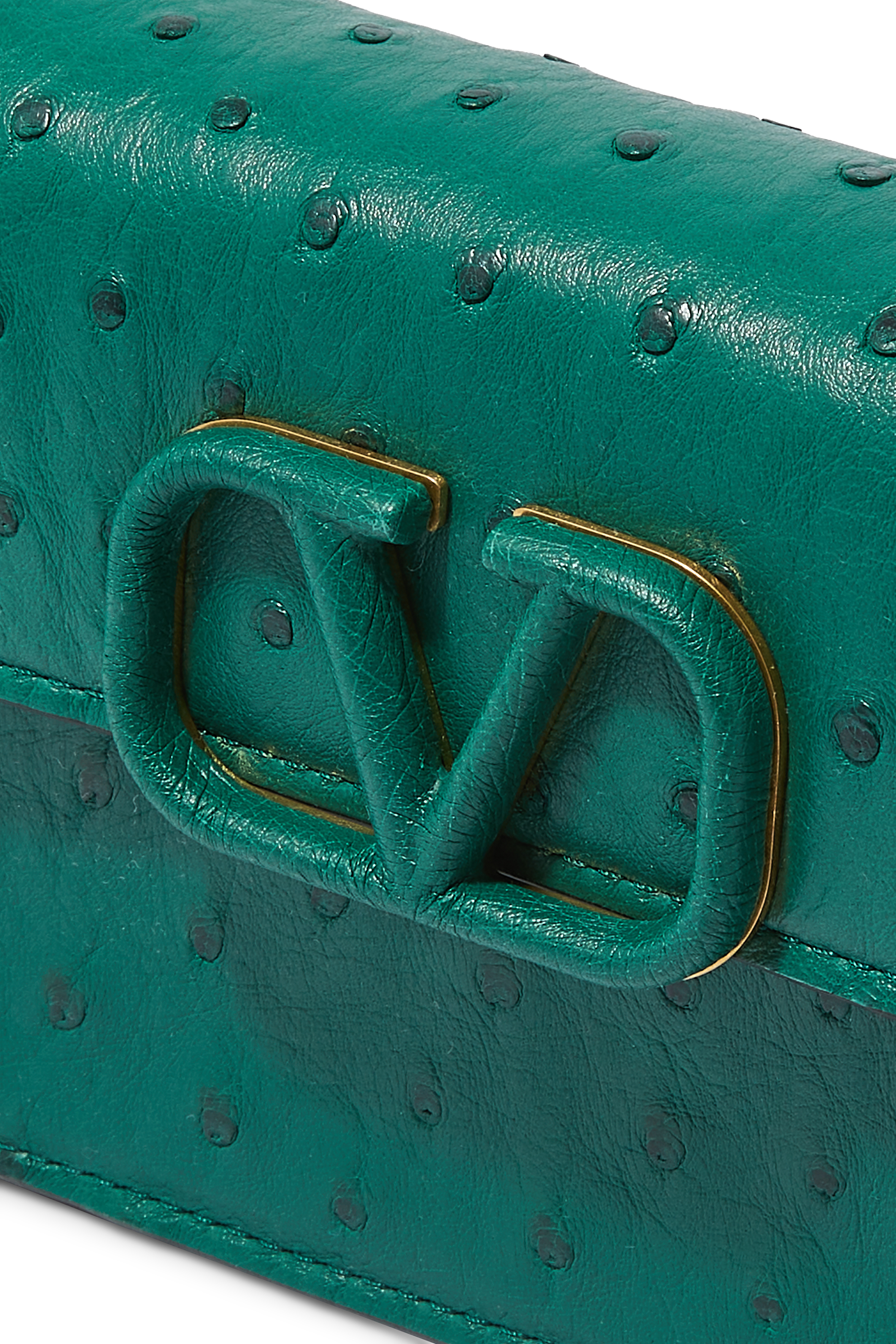 محفظة فالنتينو غارافاني جلد نعام بشعار V وسلسلة