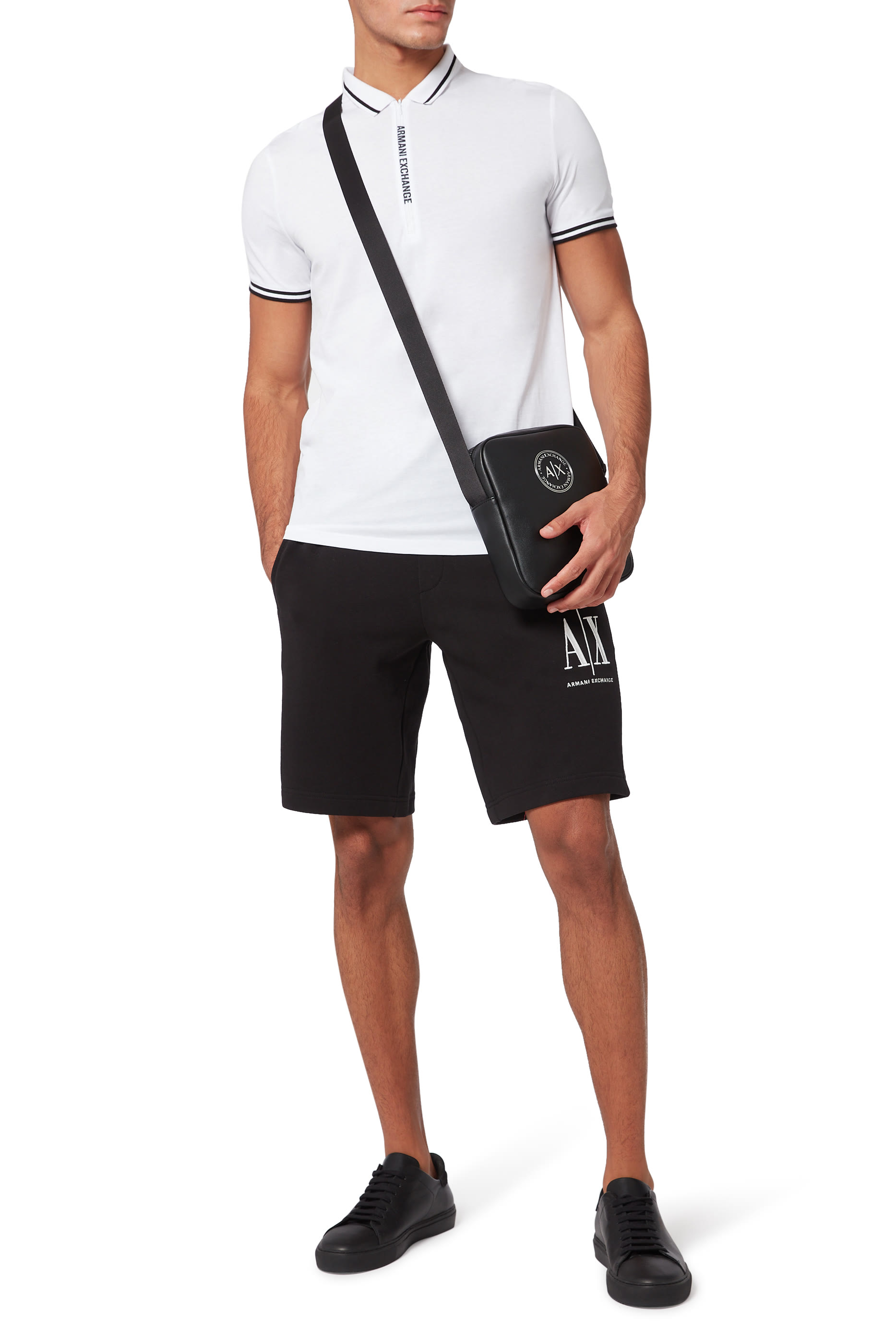 شورت قطن بتطريز شعار الماركة