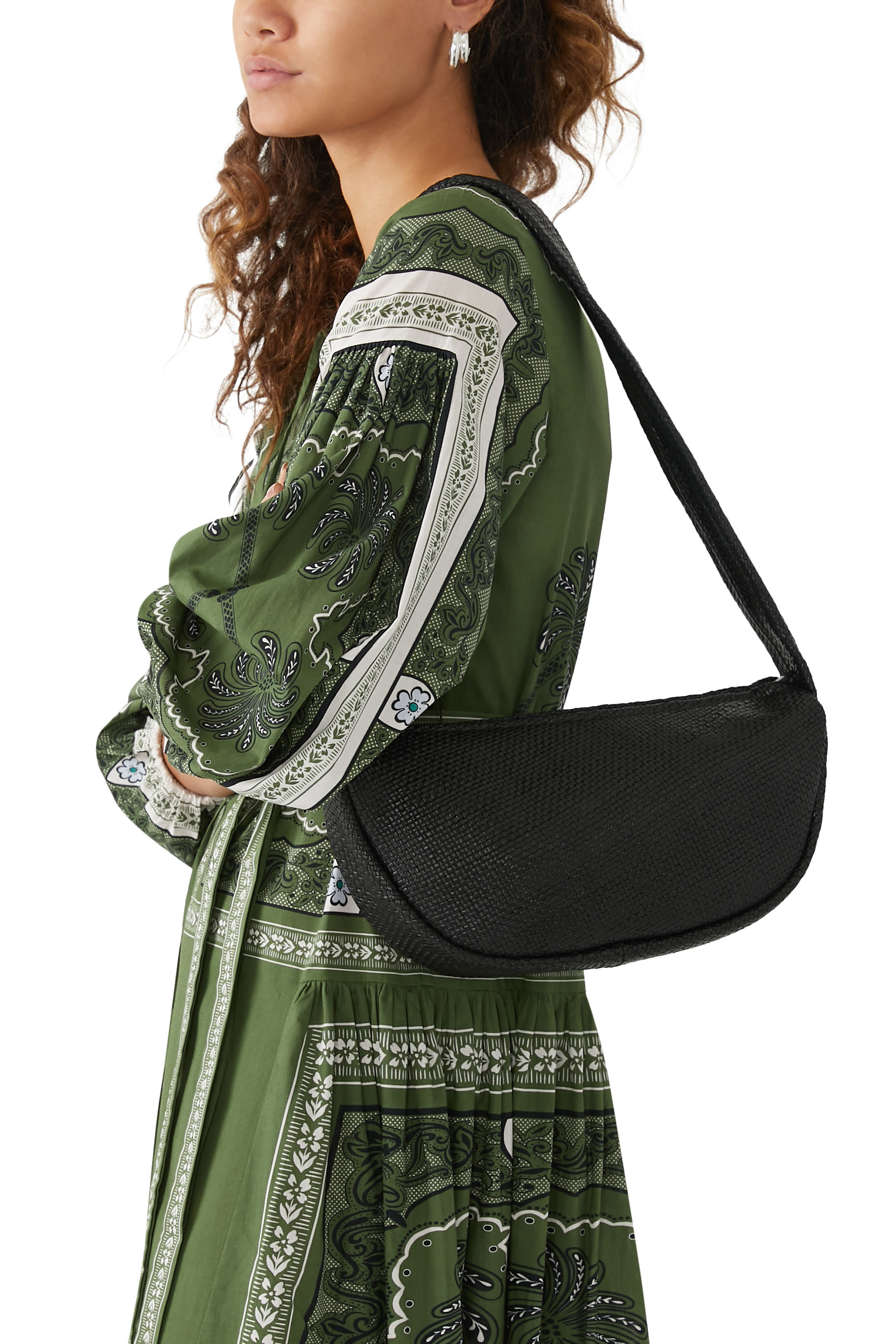 حقيبة منسوجة بتصميم مقوس