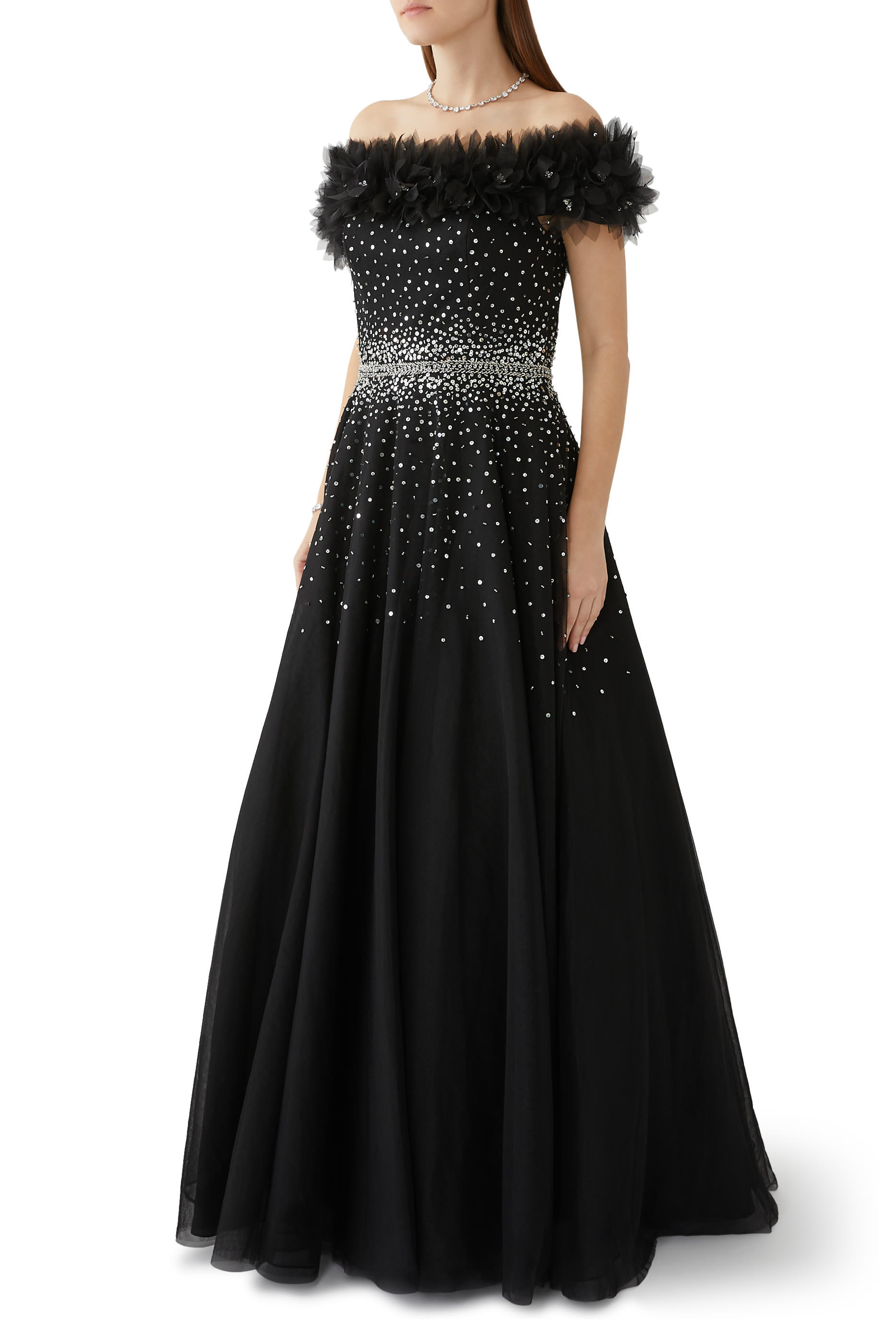 فستان سهرة بأكتاف مكشوفة