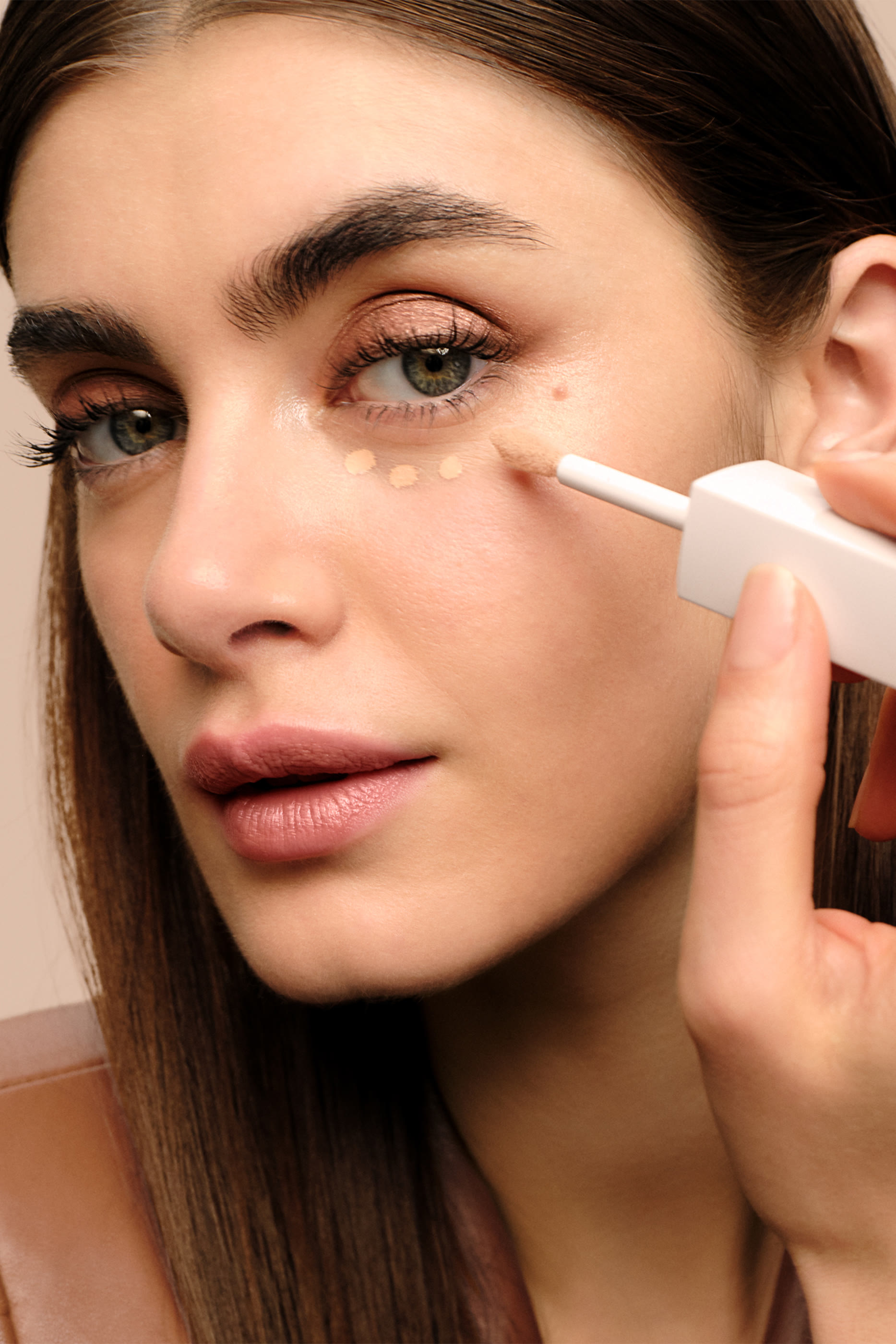 كريم أساس تينت آيدول ألترا وير كير اند جلو