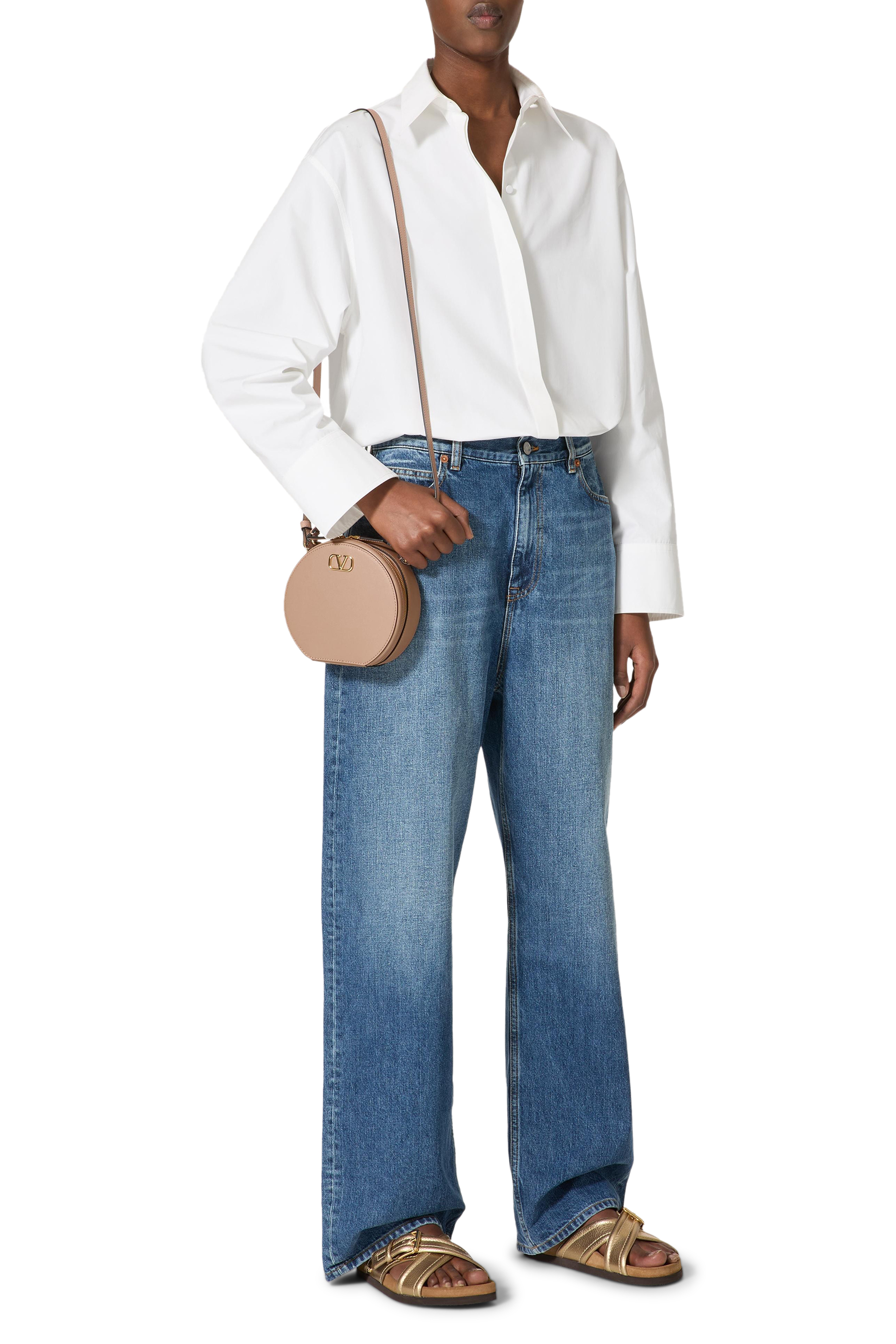 حقيبة صغيرة بشعار الماركة