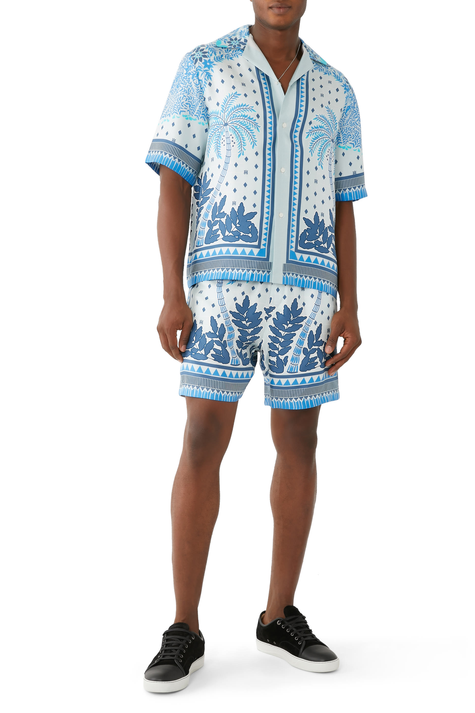 شورت بنقشة حرير تويل بطبعات أشجار نخيل