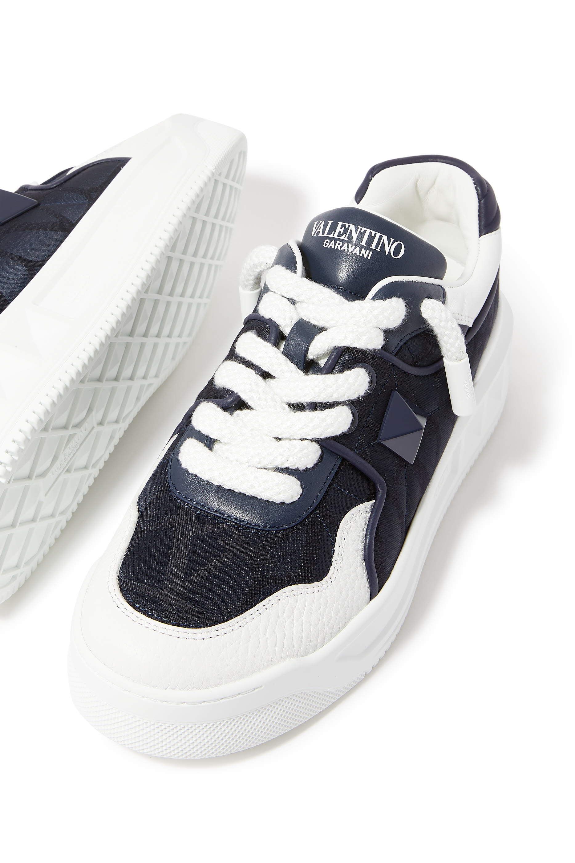 سنيكرز اكس إل بنعل سميك وحلية