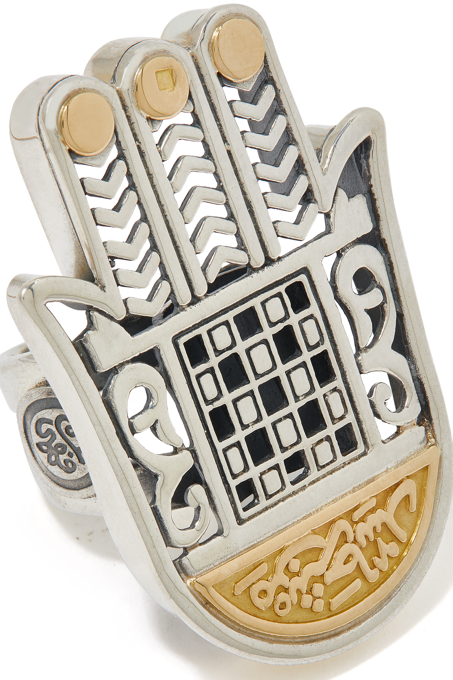 خاتم بحلية على شكل كف