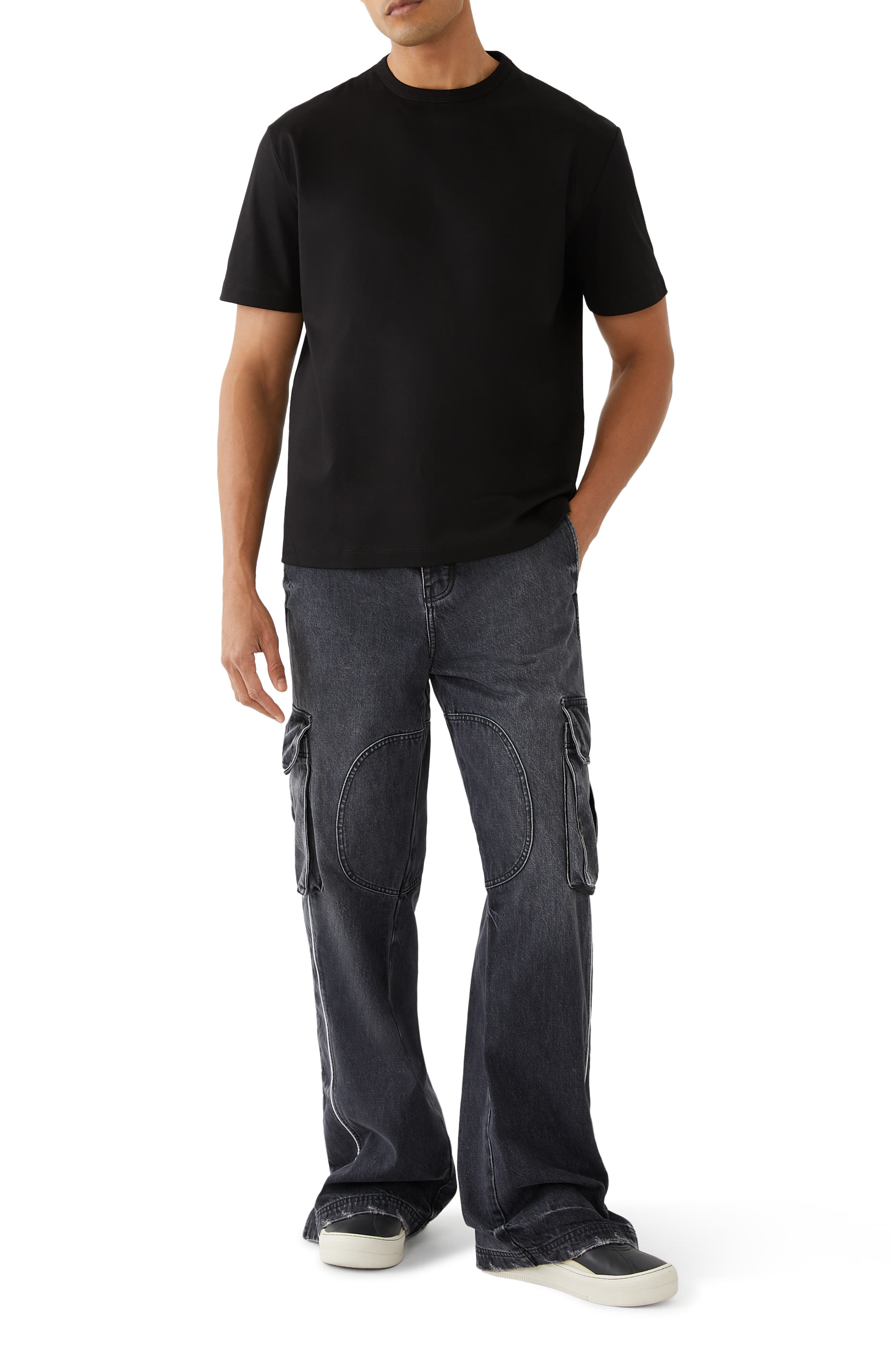 تيشيرت اسنشيال بشعار الماركة