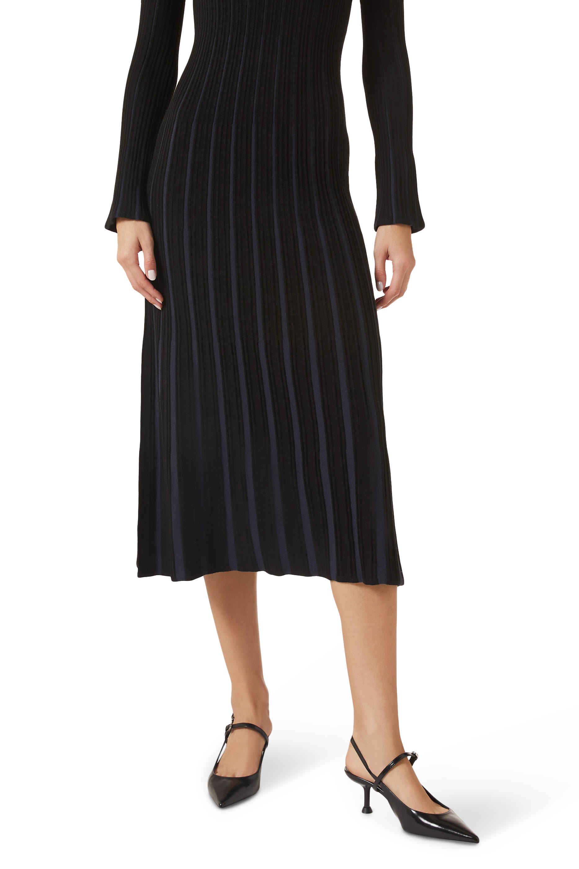 حذاء كلاسيكي بسيرين أحدهما خلفي جلد